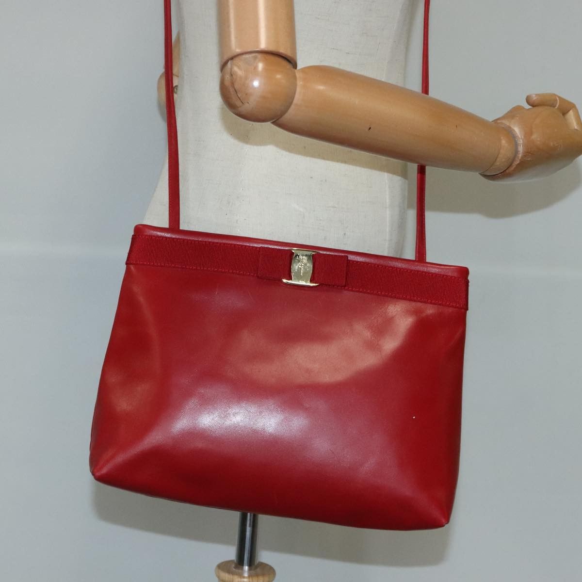 Salvatore Ferragamo Vara Red Leather Shoulder Bag (Pre-Owned) Size ONE SIZE - 19 Thumbnail