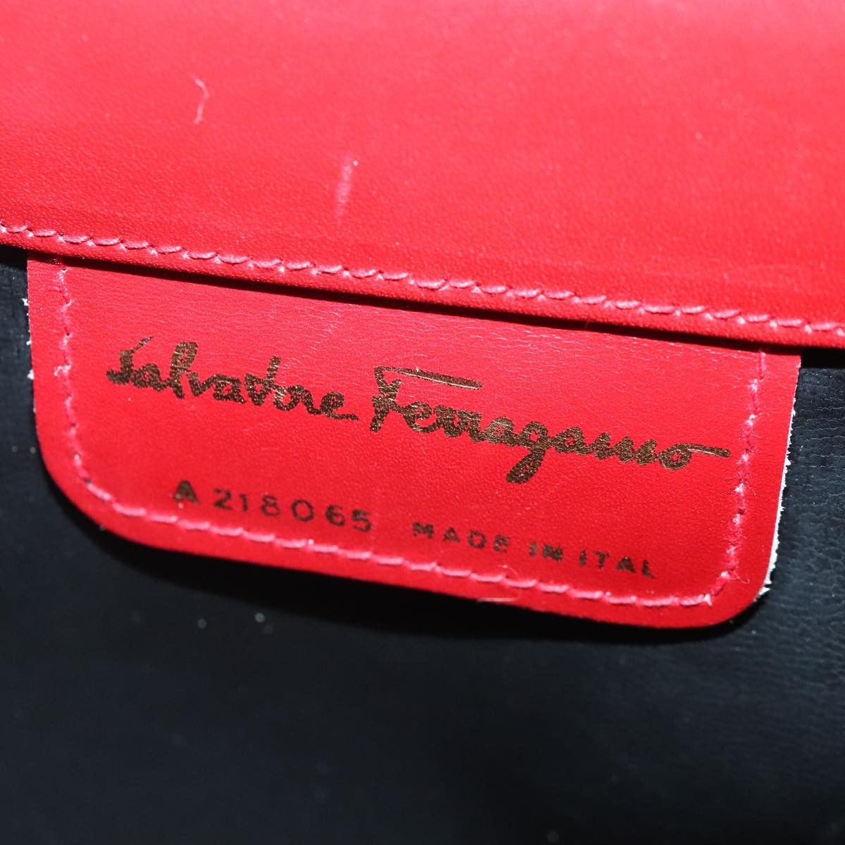 Salvatore Ferragamo Vara Red Leather Shoulder Bag (Pre-Owned) Size ONE SIZE - 18 Thumbnail