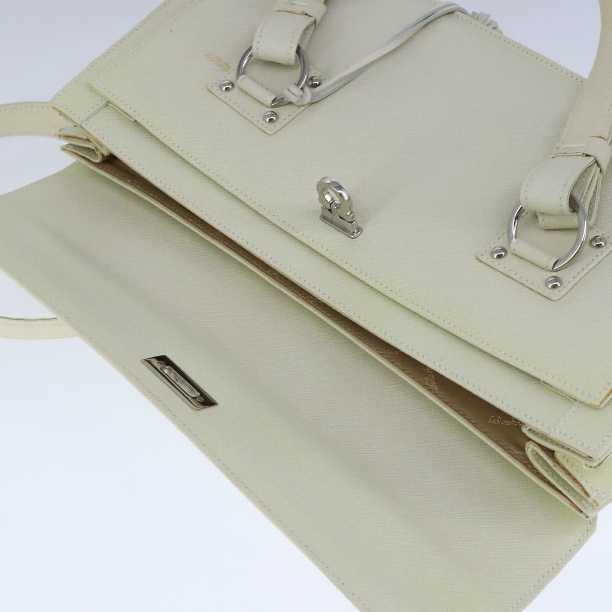 Salvatore Ferragamo Gancini White Leather Handbag (Pre-Owned) Size ONE SIZE - 19 Thumbnail