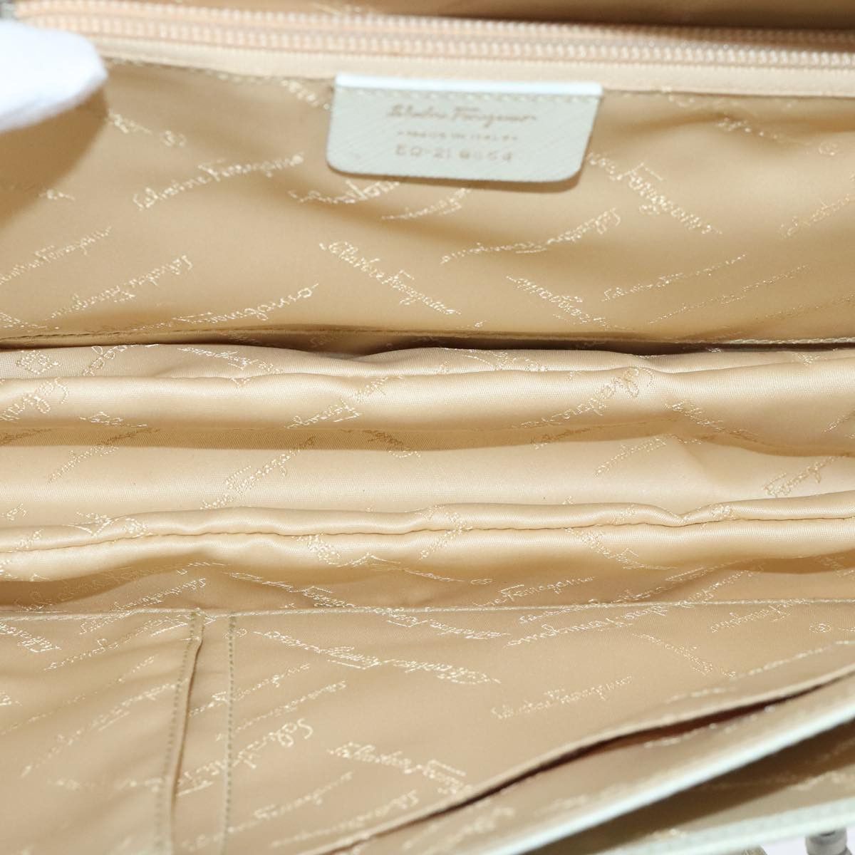 Salvatore Ferragamo Gancini White Leather Handbag (Pre-Owned) Size ONE SIZE - 12 Thumbnail