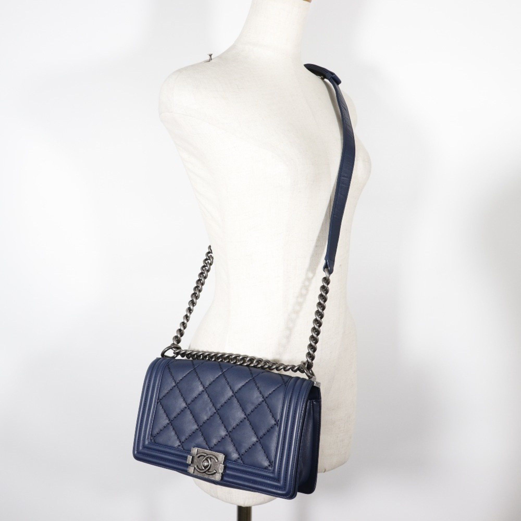 Chanel CHANEL Boy Chanel Shoulder Bag Chain Matelasse Lambskin Navy Flap Women's Size ONE SIZE - 12 Thumbnail