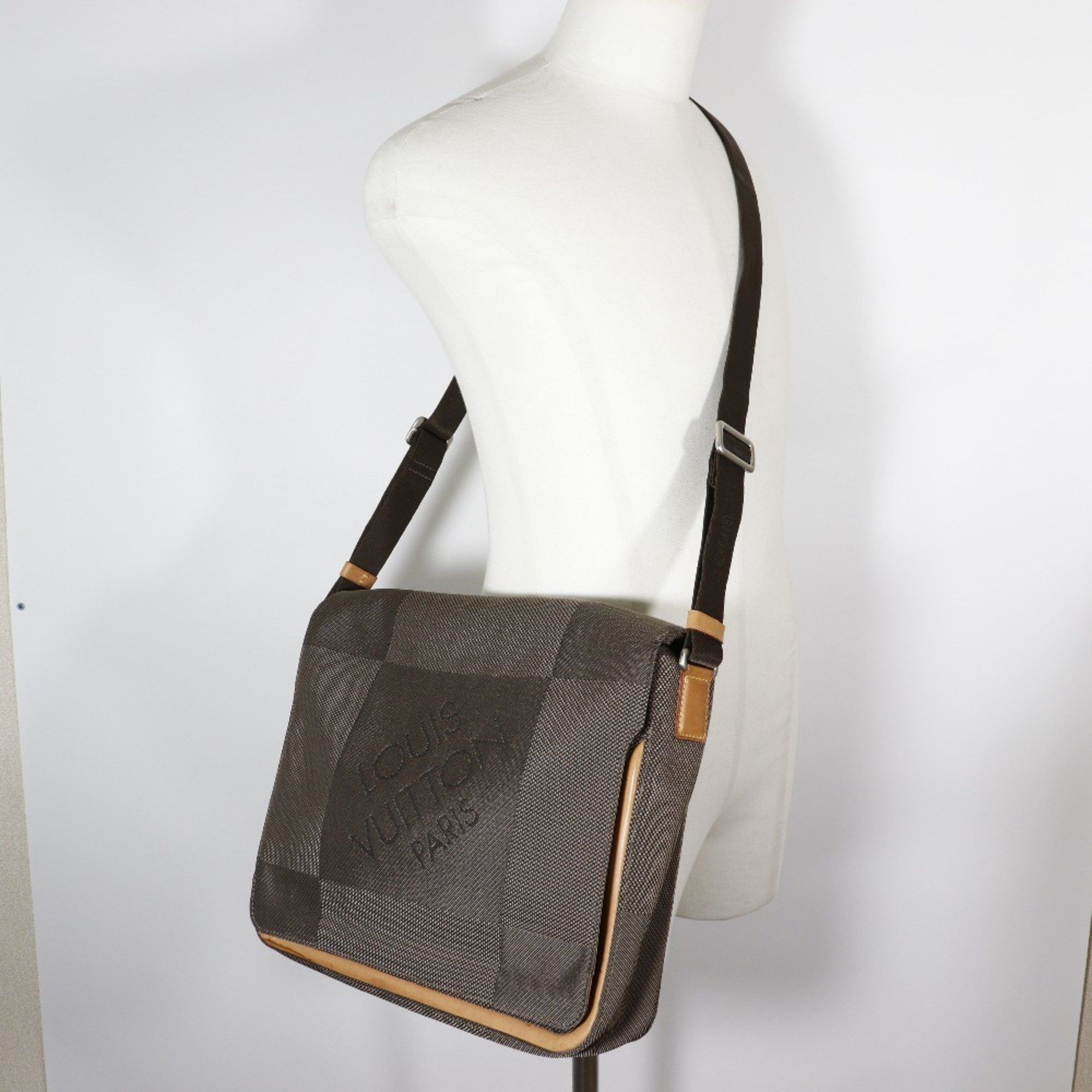 Louis Vuitton Louis Vuitton Messager Shoulder Bag M93030 Damier Geant Canvas Tail 2004 Brown VI0034 Type Men's Size ONE SIZE - 19 Thumbnail