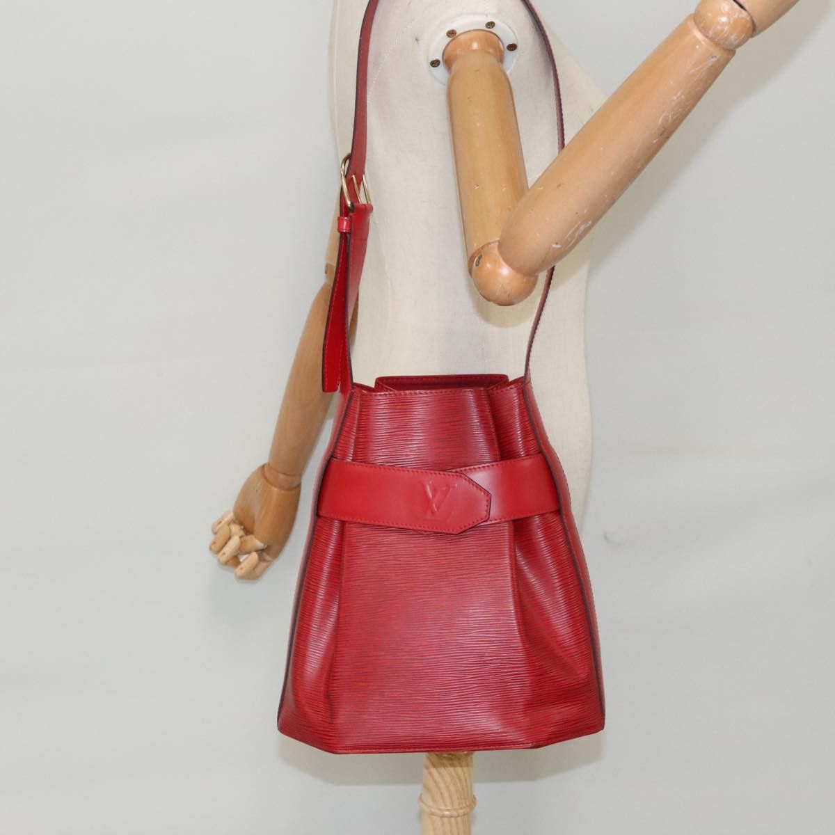 Louis Vuitton Sac D'épaule Red Leather Shoulder Bag (Pre-Owned) Size ONE SIZE - 19 Thumbnail
