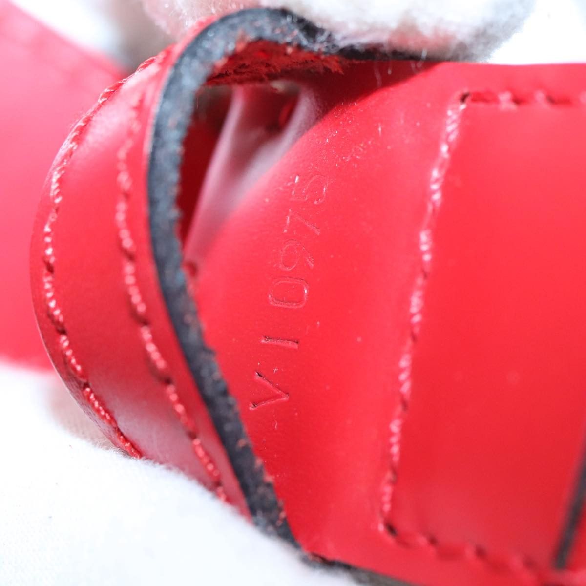 Louis Vuitton Sac D'épaule Red Leather Shoulder Bag (Pre-Owned) Size ONE SIZE - 18 Thumbnail