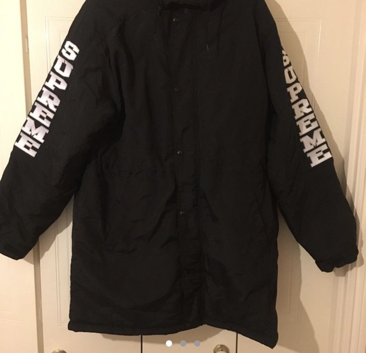 Supreme sleeve logo sideline 2024 parka