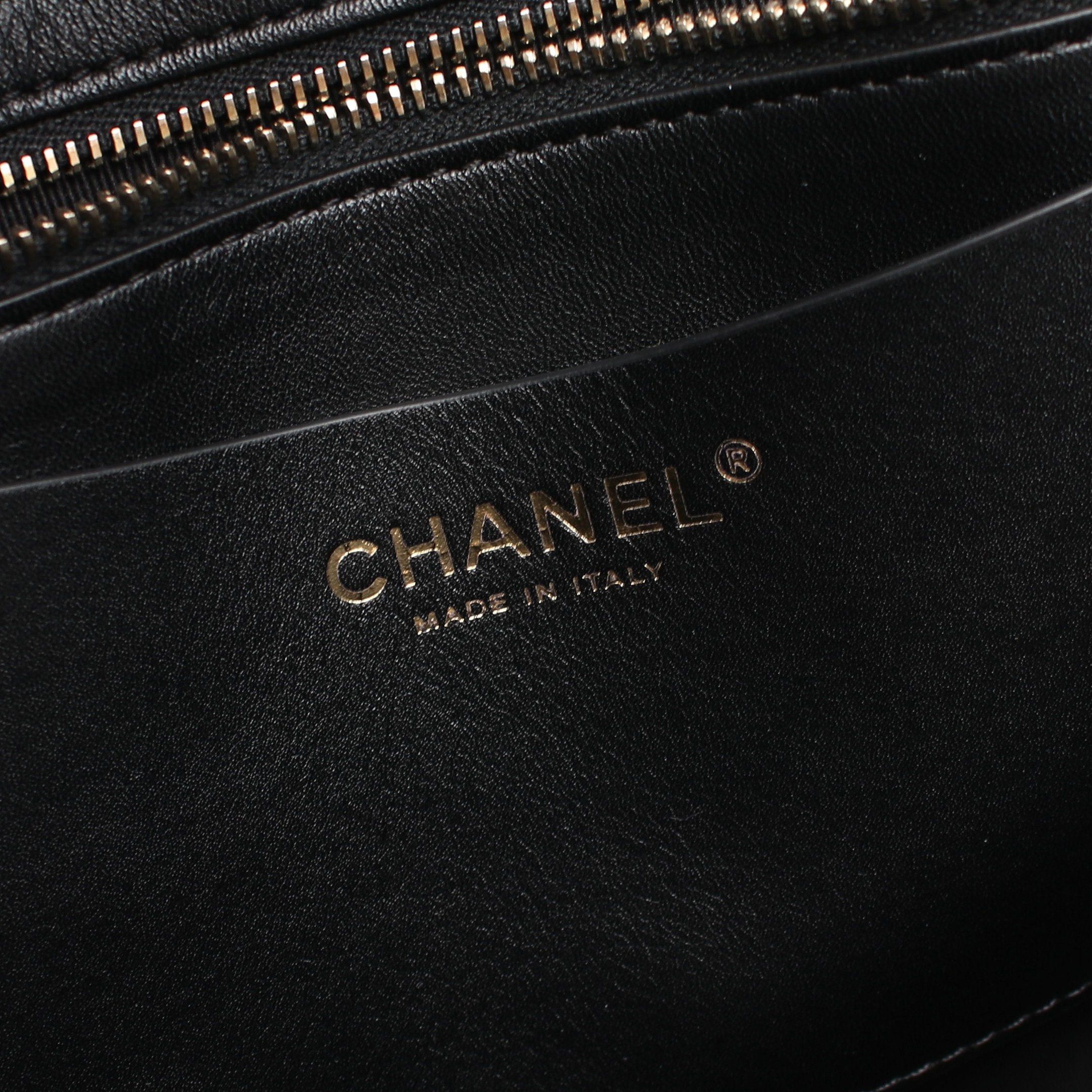 Chanel Chanel Matelasse Chain Shoulder Bag Tote Lambskin Black Gold Hardware Size ONE SIZE - 4 Thumbnail