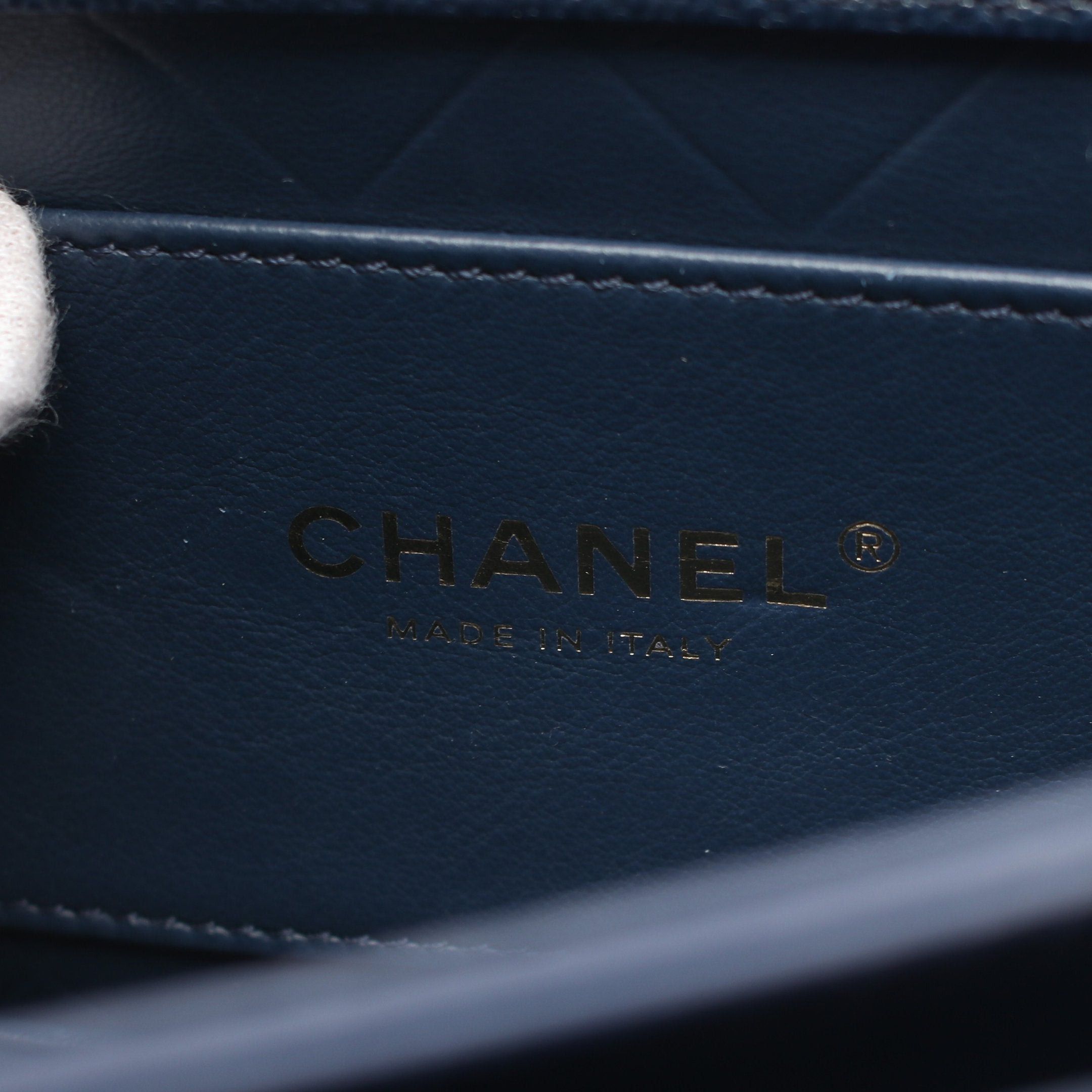 Chanel Chanel Matelasse Chain Shoulder Bag Caviar Skin Navy Gold Hardware Size ONE SIZE - 4 Thumbnail
