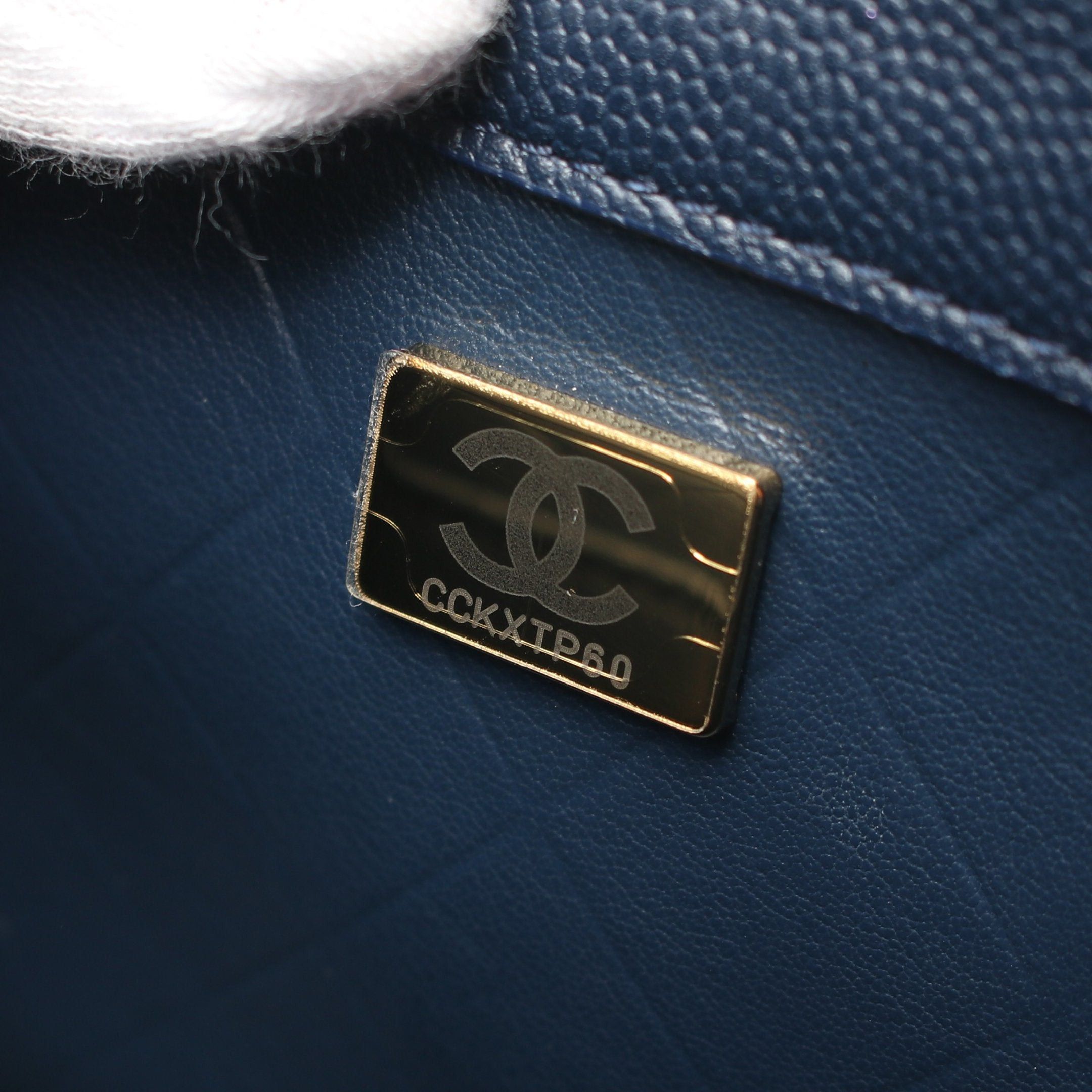 Chanel Chanel Matelasse Chain Shoulder Bag Caviar Skin Navy Gold Hardware Size ONE SIZE - 5 Thumbnail