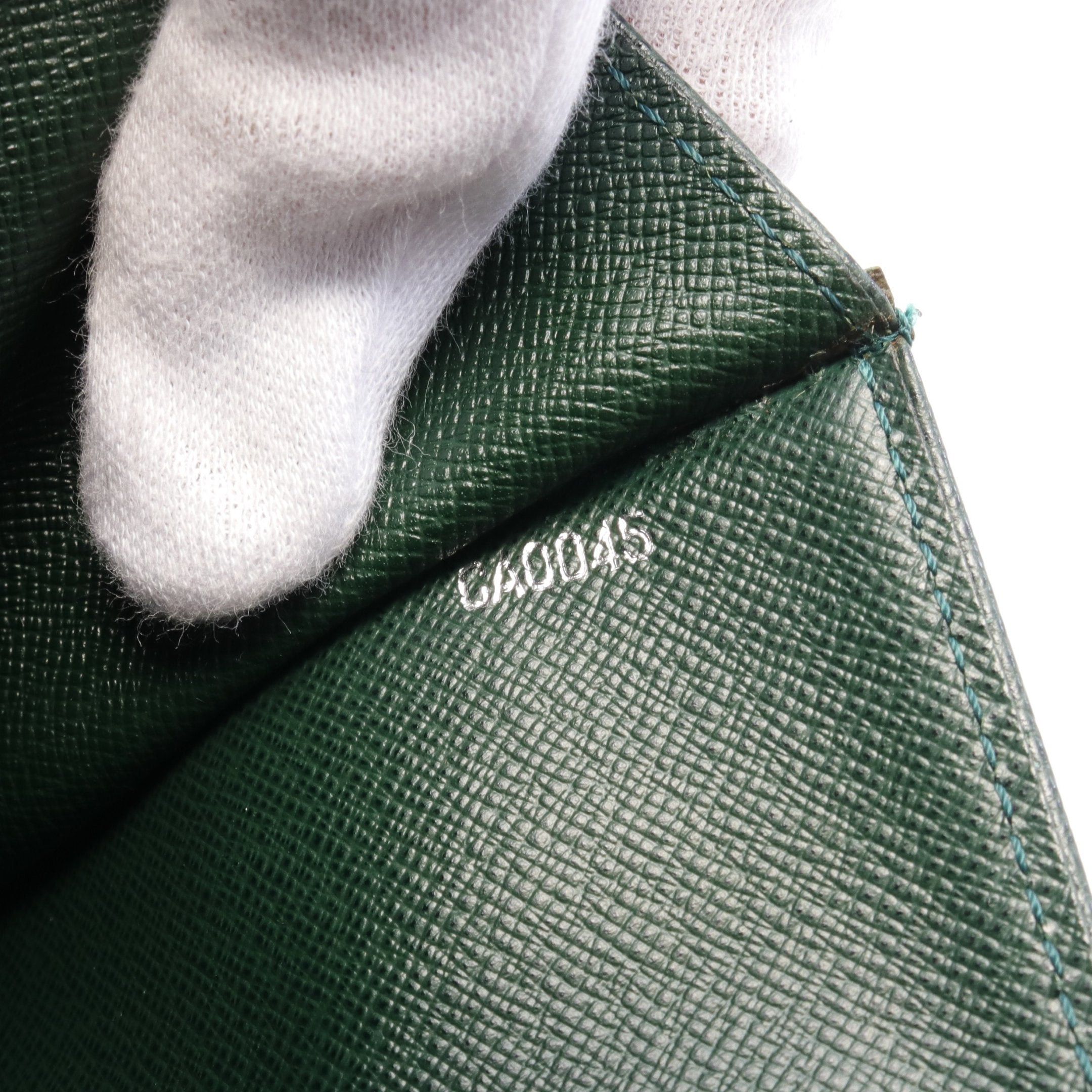 Louis Vuitton Louis Vuitton Celenga Taiga Epithea Clutch Bag Second Leather Green Size ONE SIZE - 5 Thumbnail