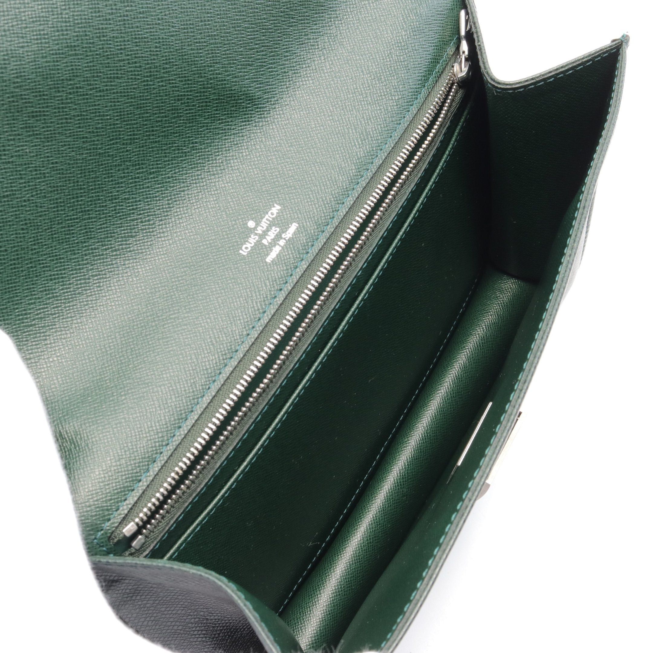 Louis Vuitton Louis Vuitton Celenga Taiga Epithea Clutch Bag Second Leather Green Size ONE SIZE - 3 Thumbnail