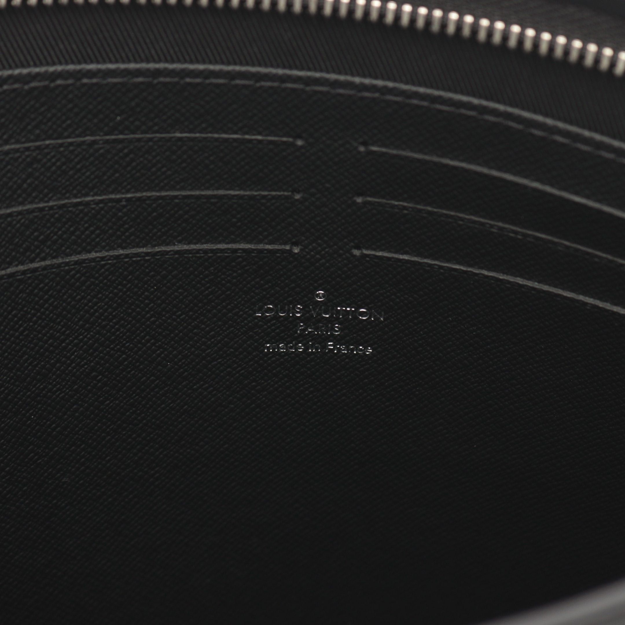 Louis Vuitton Louis Vuitton Pochette Voyage Epi Clutch Bag Second Leather Black Size ONE SIZE - 4 Thumbnail