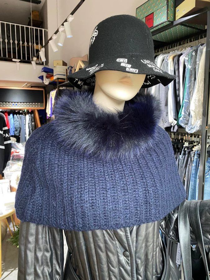 Max Mara maxmara fox fur collar. Rare objects Size US M / EU 48-50 / 2 - 3 Thumbnail