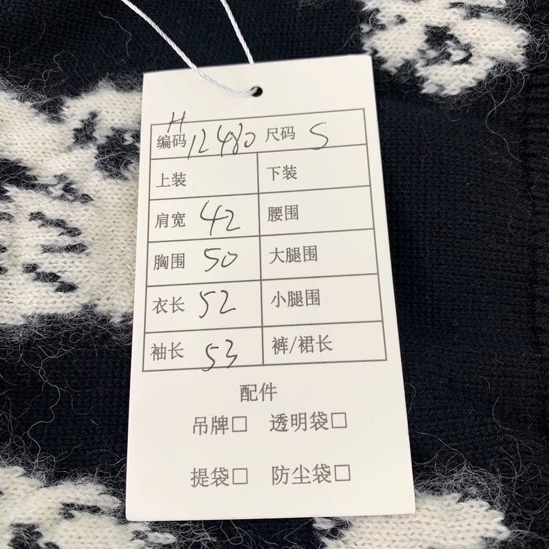 Max Mara Maxmara black sheepwool crew-neck long-sleeved knit sweater Size US S / EU 44-46 / 1 - 7 Thumbnail