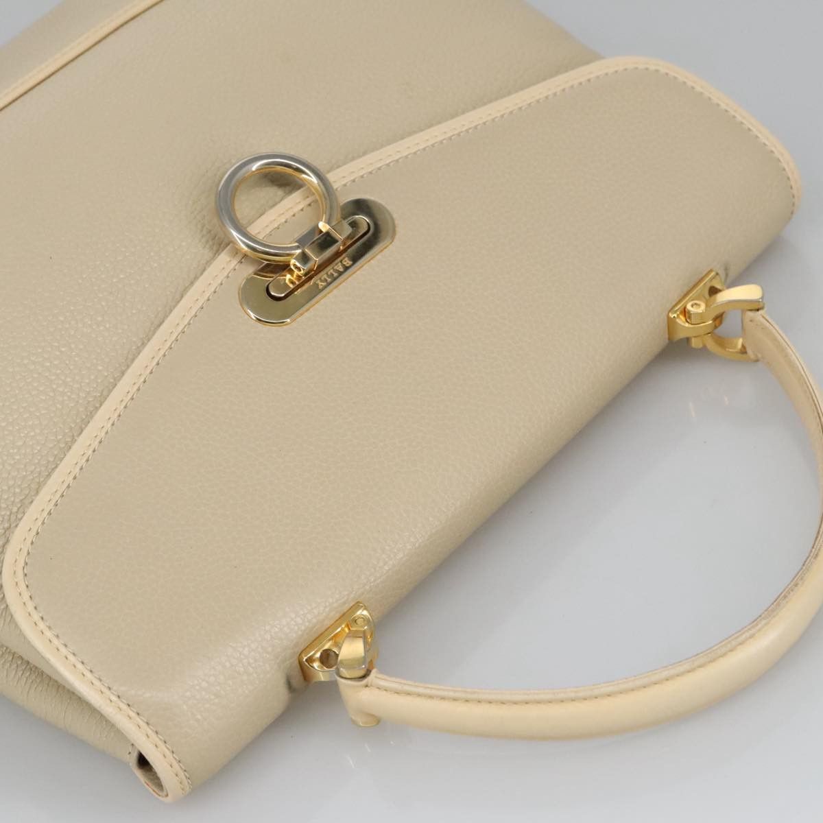 Bally Beige Leather Handbag (Pre-Owned) Size ONE SIZE - 7 Thumbnail