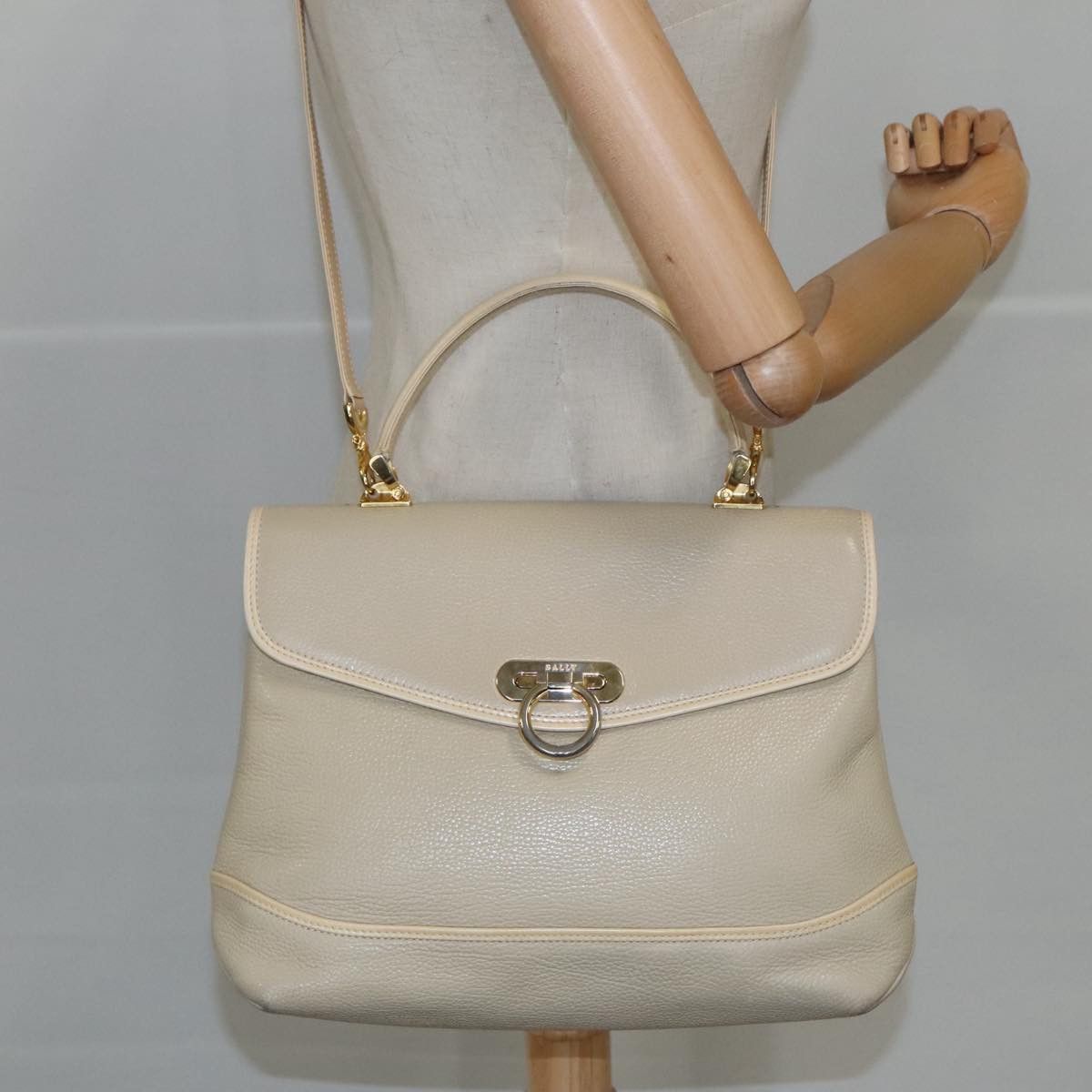 Bally Beige Leather Handbag (Pre-Owned) Size ONE SIZE - 16 Thumbnail
