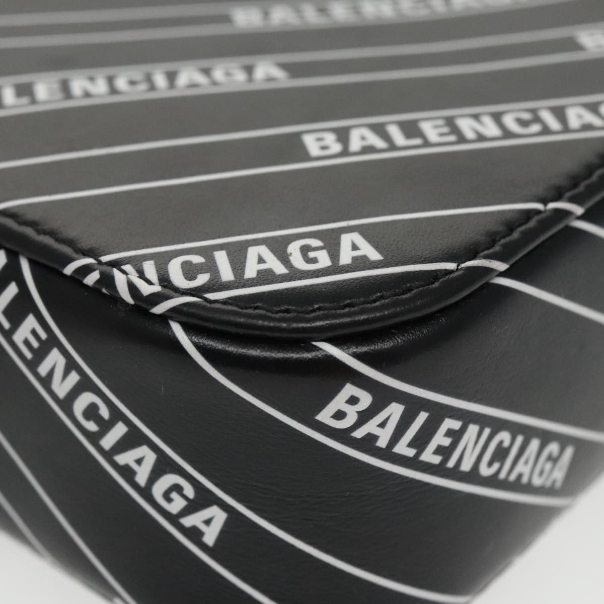 Balenciaga Everyday Black Leather Shoulder Bag (Pre-Owned) Size ONE SIZE - 6 Thumbnail