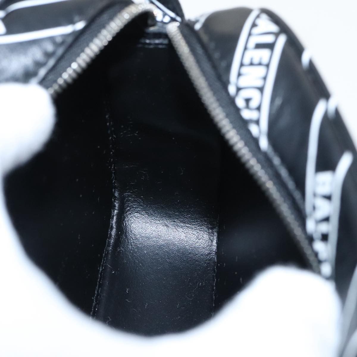 Balenciaga Everyday Black Leather Shoulder Bag (Pre-Owned) Size ONE SIZE - 11 Thumbnail