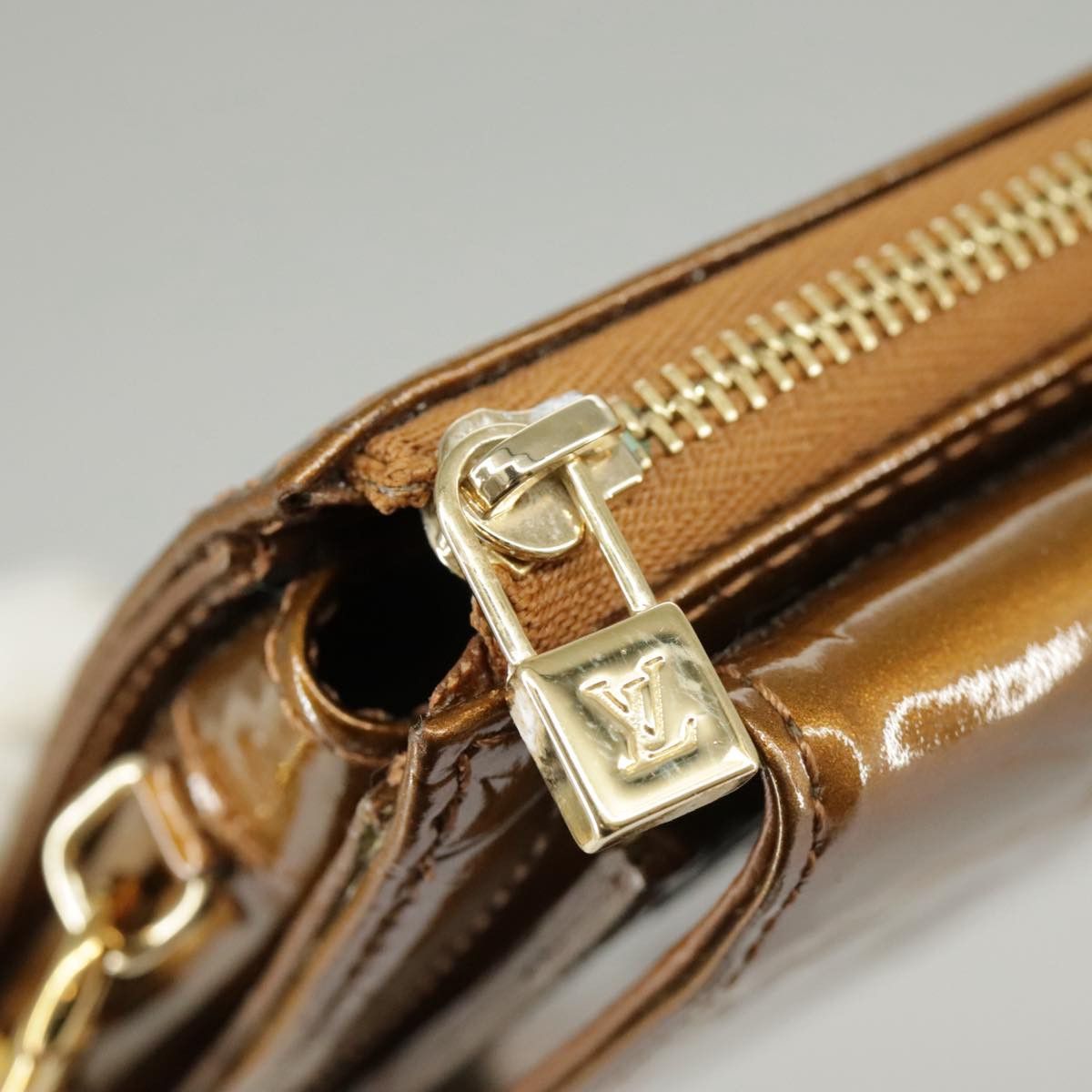 Louis Vuitton Mott Brown Patent Leather Clutch Bag (Pre-Owned) Size ONE SIZE - 14 Thumbnail