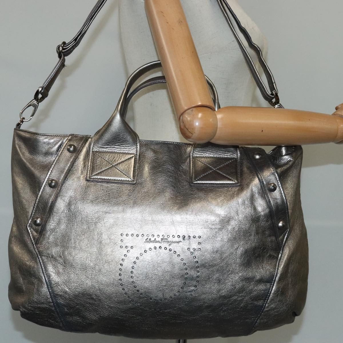 Salvatore Ferragamo Gancini Silver Leather Handbag (Pre-Owned) Size ONE SIZE - 16 Thumbnail