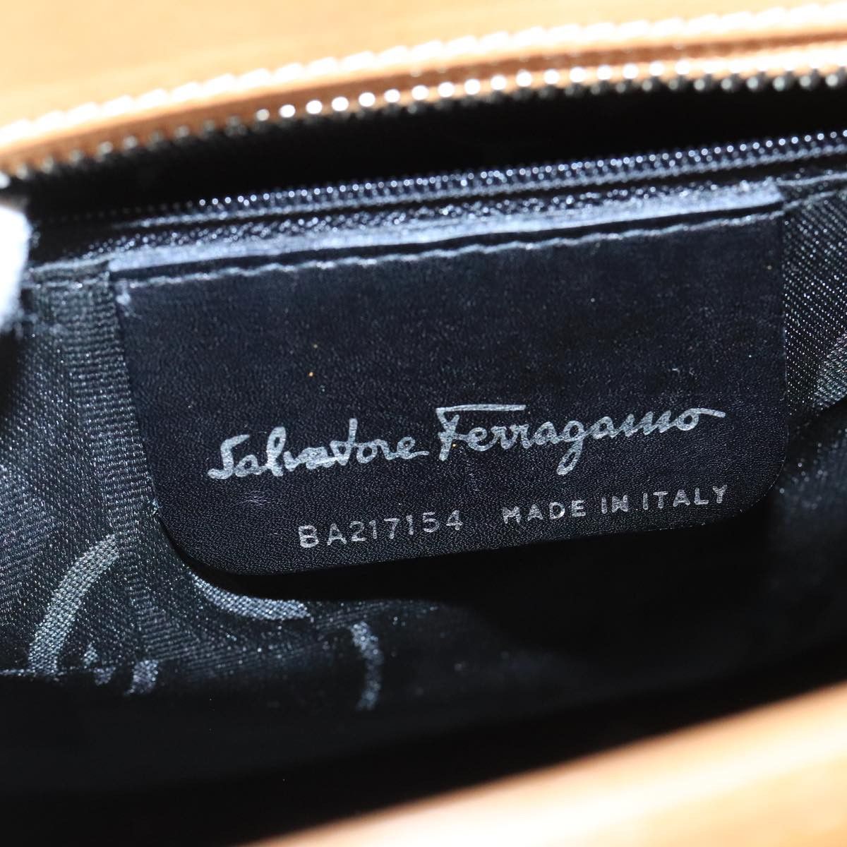 Salvatore Ferragamo Gancini Beige Leather Shoulder Bag (Pre-Owned) Size ONE SIZE - 14 Thumbnail