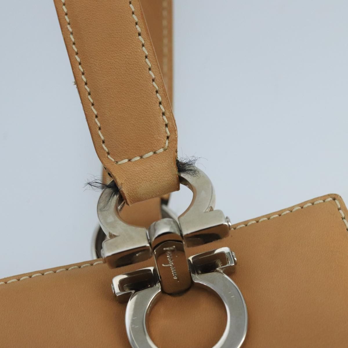 Salvatore Ferragamo Gancini Beige Leather Shoulder Bag (Pre-Owned) Size ONE SIZE - 11 Thumbnail