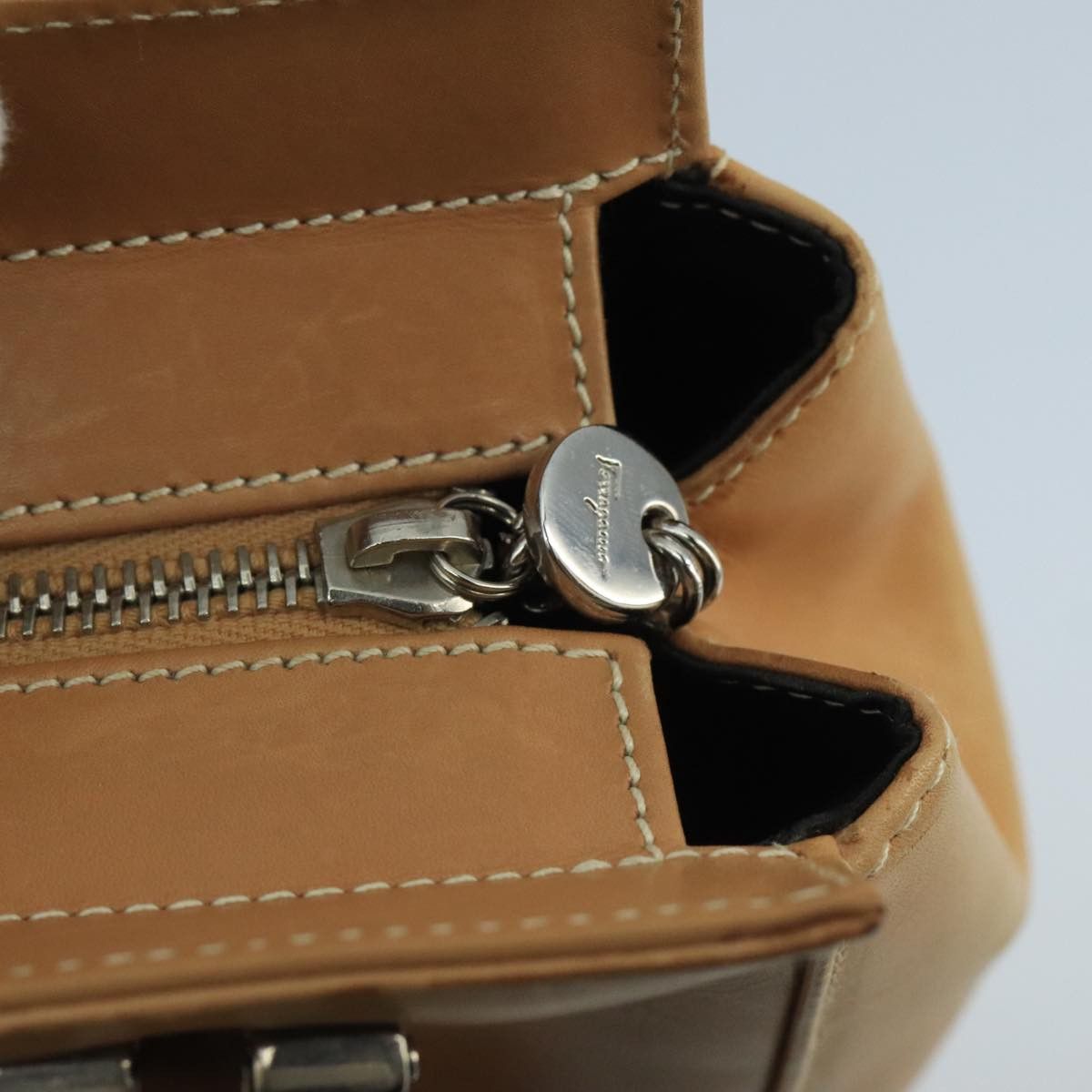 Salvatore Ferragamo Gancini Beige Leather Shoulder Bag (Pre-Owned) Size ONE SIZE - 12 Thumbnail