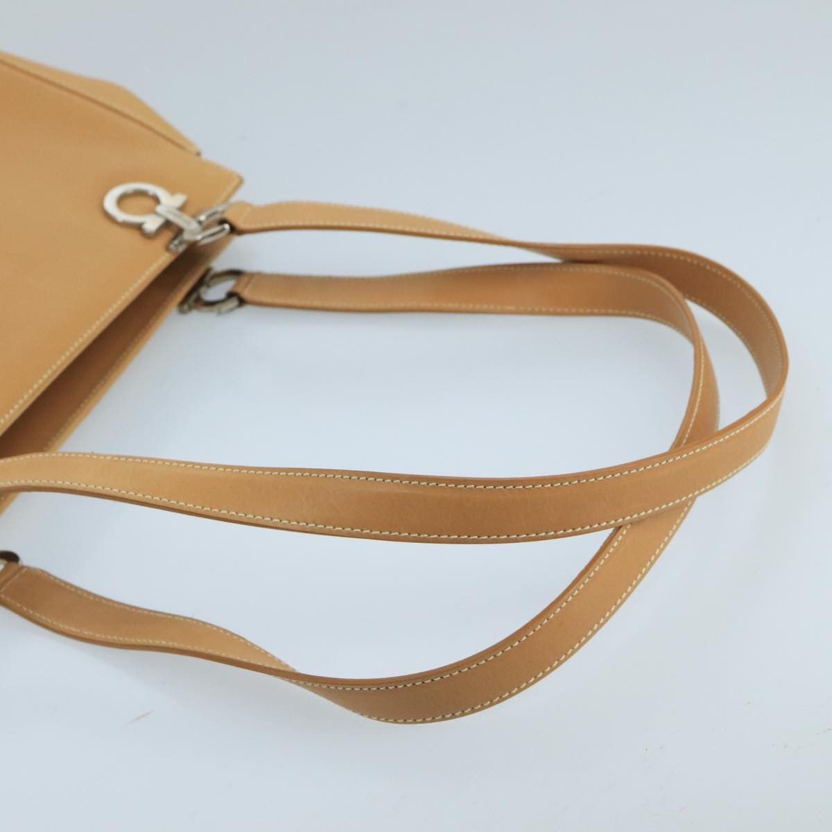 Salvatore Ferragamo Gancini Beige Leather Shoulder Bag (Pre-Owned) Size ONE SIZE - 5 Thumbnail