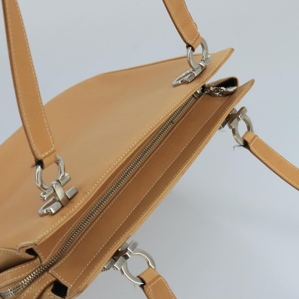 Salvatore Ferragamo Gancini Beige Leather Shoulder Bag (Pre-Owned) Size ONE SIZE - 17 Thumbnail