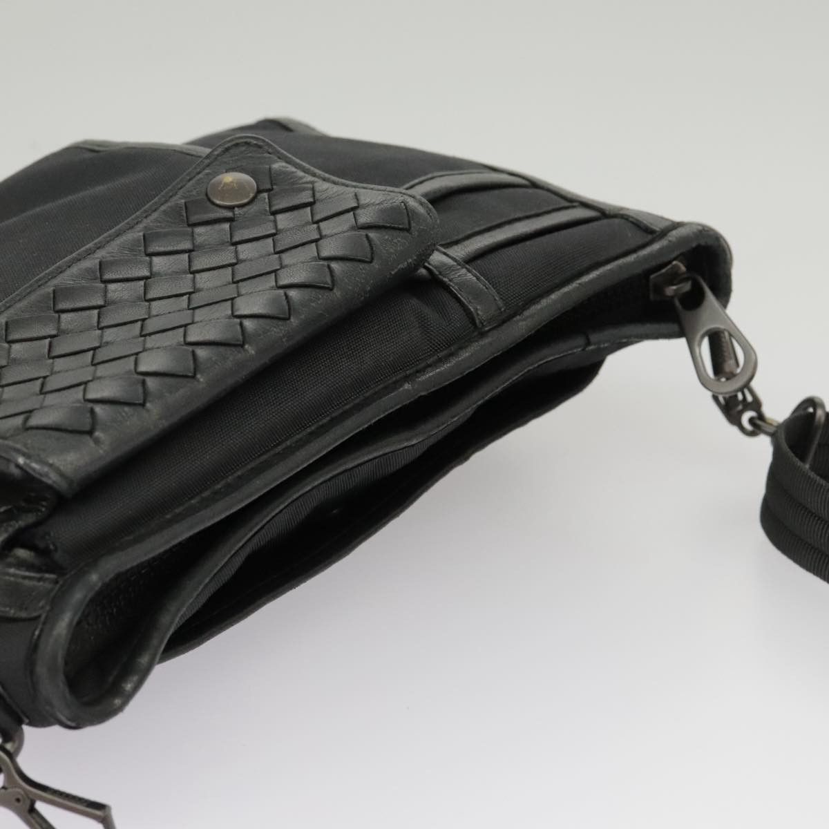 Bottega Veneta Intrecciato Black Canvas Shoulder Bag (Pre-Owned) Size ONE SIZE - 12 Thumbnail