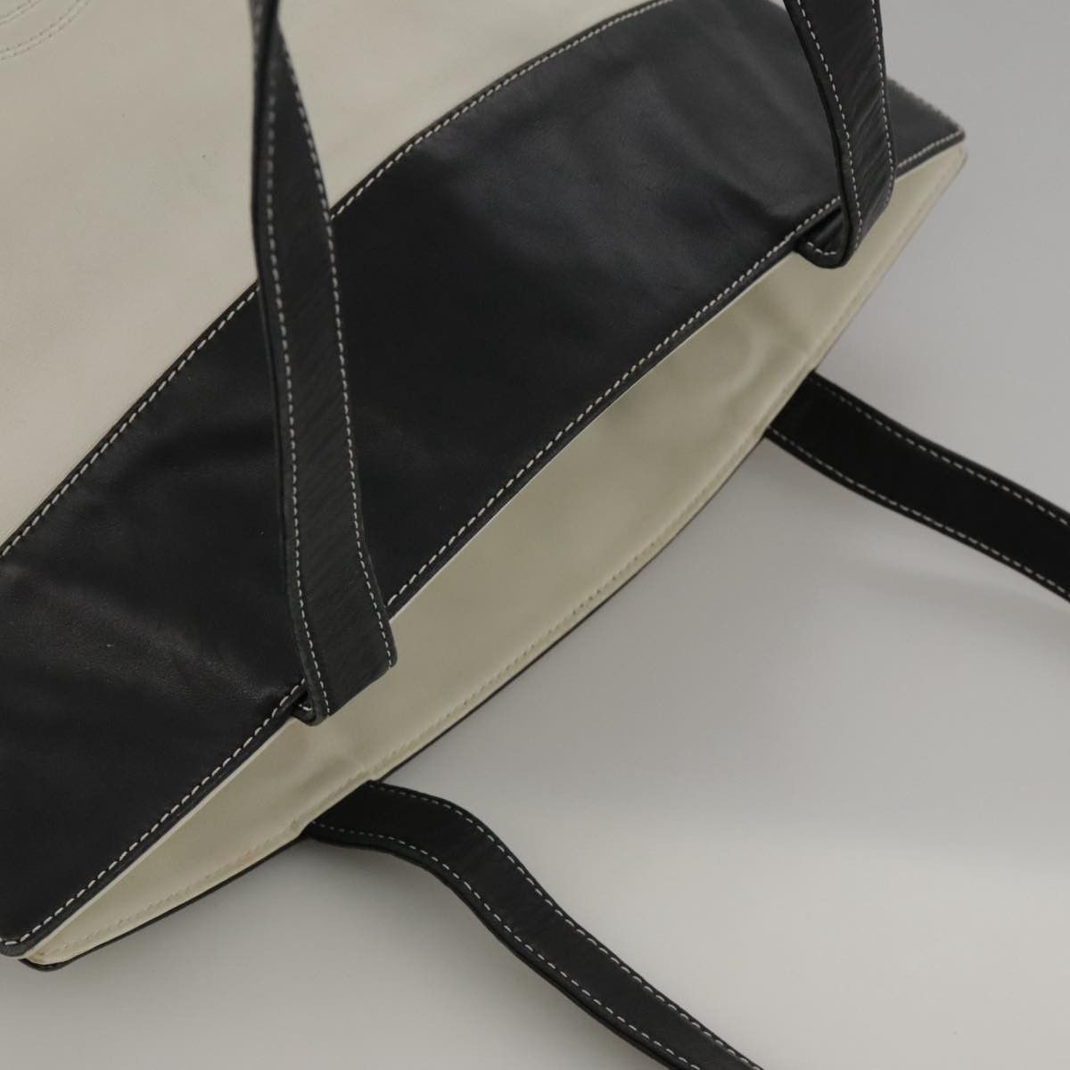 Chanel Logo Cc White Leather Tote Bag (Pre-Owned) Size ONE SIZE - 10 Thumbnail
