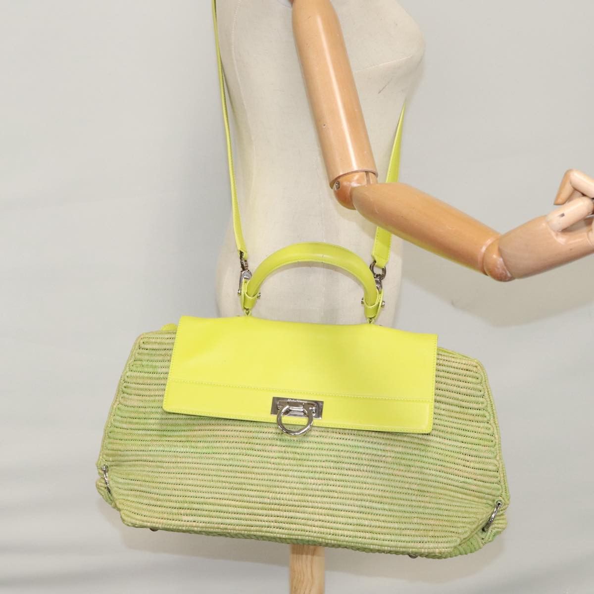 Salvatore Ferragamo Gancini Green Wood Handbag (Pre-Owned) Size ONE SIZE - 11 Thumbnail