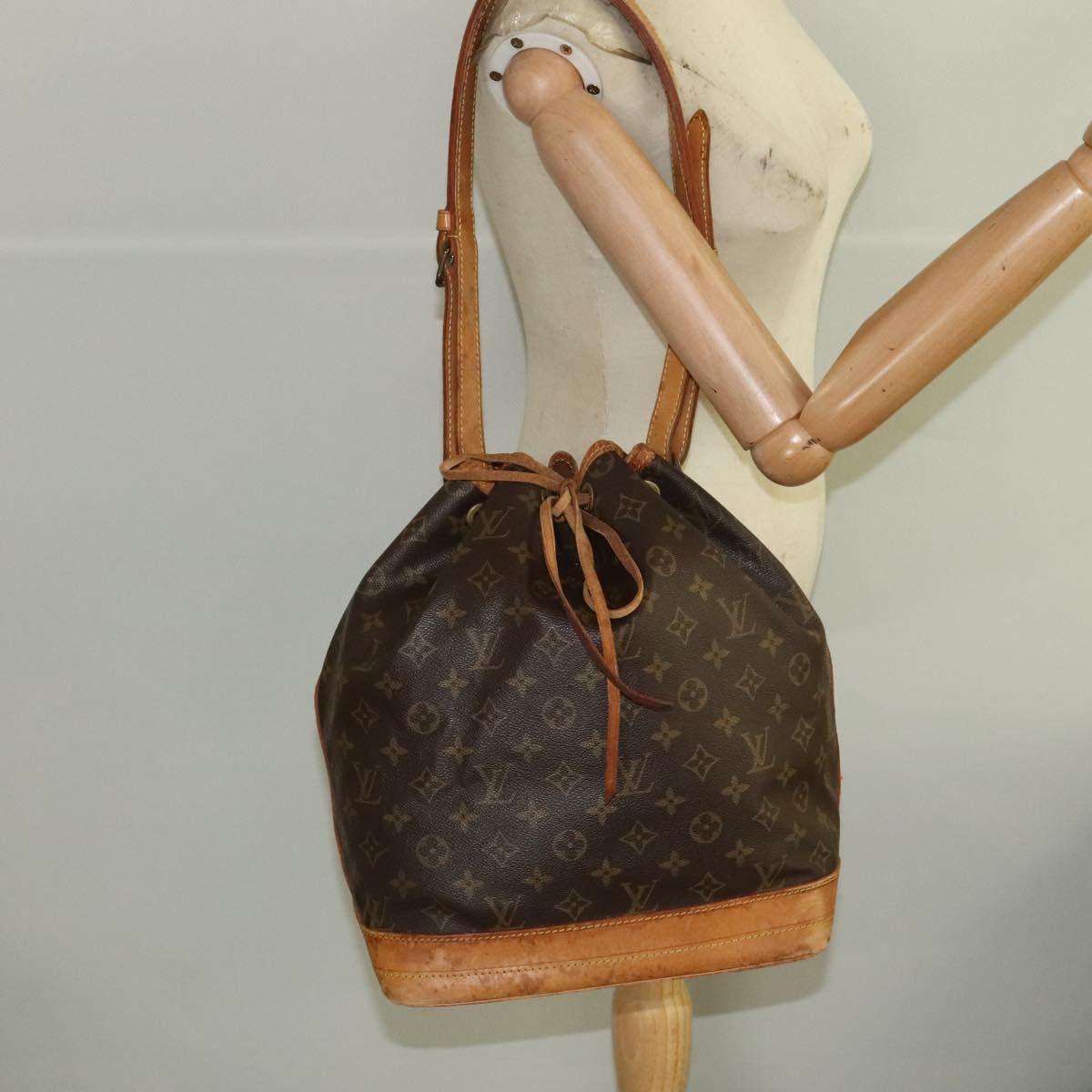 Louis Vuitton Noe Brown Canvas Shoulder Bag (Pre-Owned) Size ONE SIZE - 11 Thumbnail