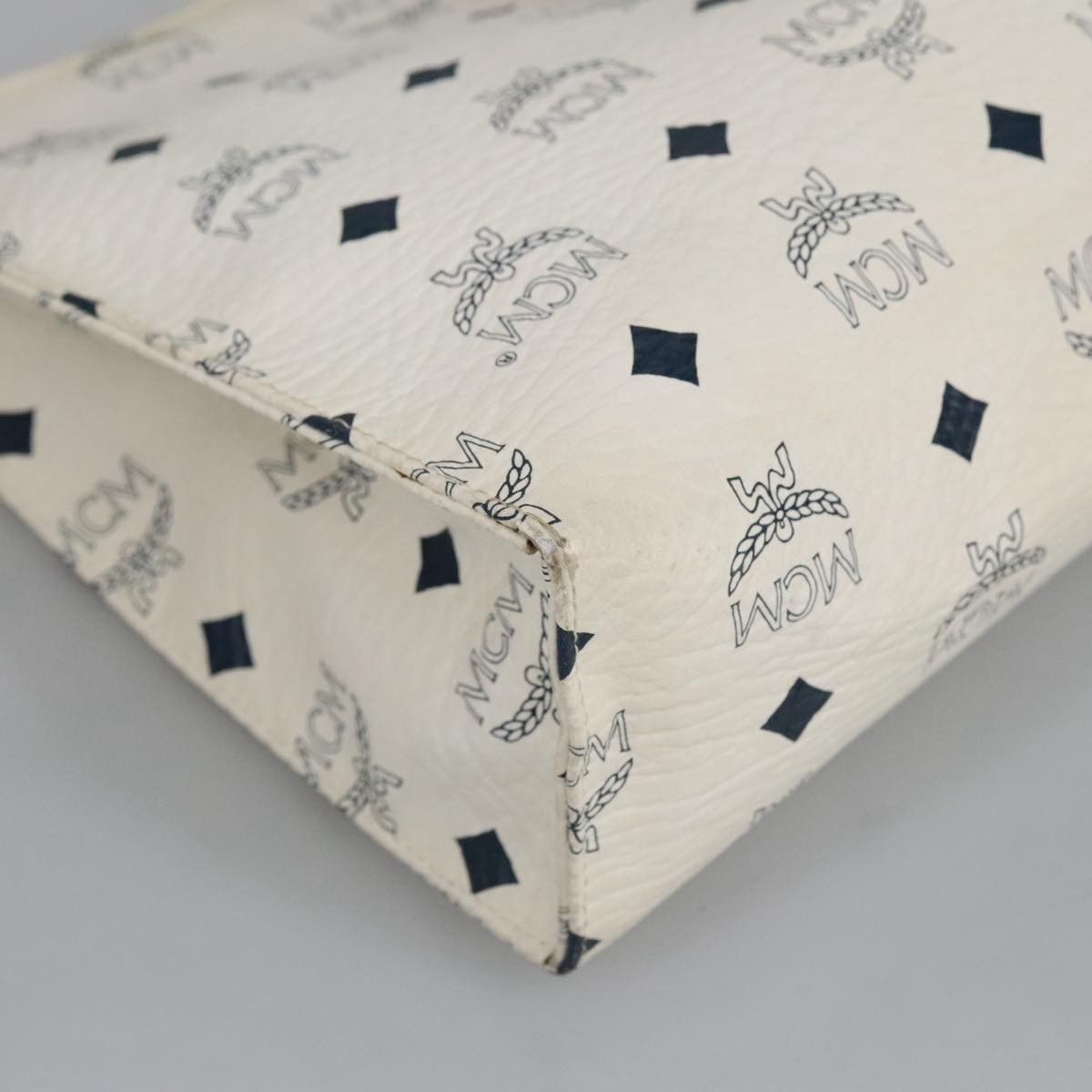 MCM Visetos White Canvas Clutch Bag (Pre-Owned) Size ONE SIZE - 6 Thumbnail
