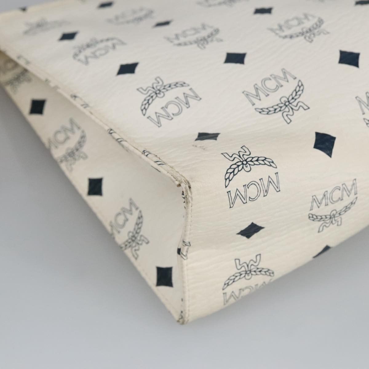 MCM Visetos White Canvas Clutch Bag (Pre-Owned) Size ONE SIZE - 8 Thumbnail