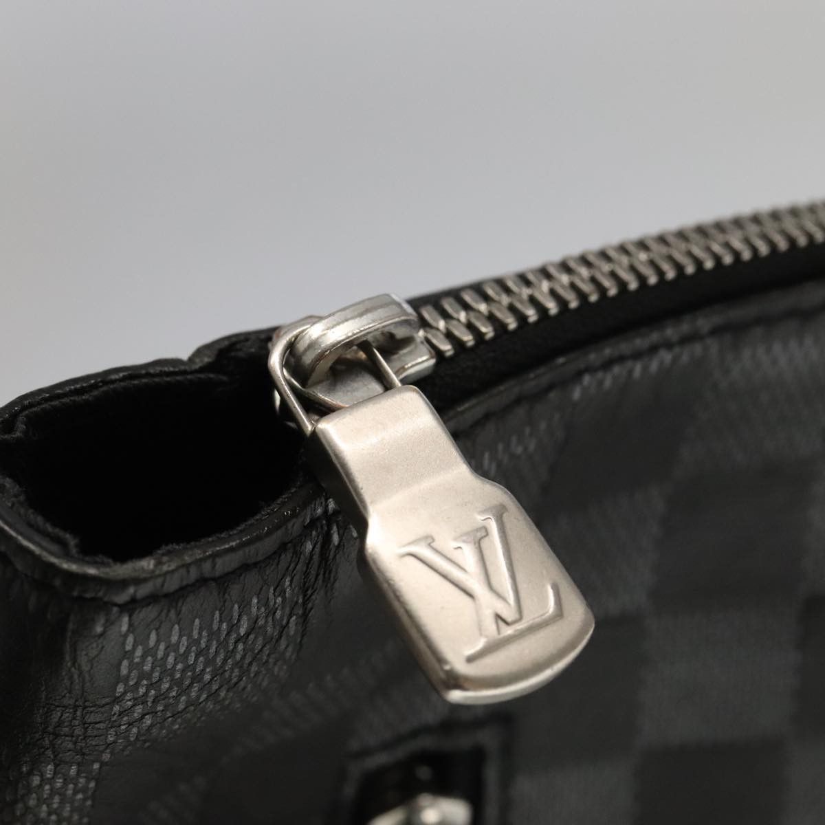 Louis Vuitton Discovery Black Leather Shoulder Bag (Pre-Owned) Size ONE SIZE - 12 Thumbnail