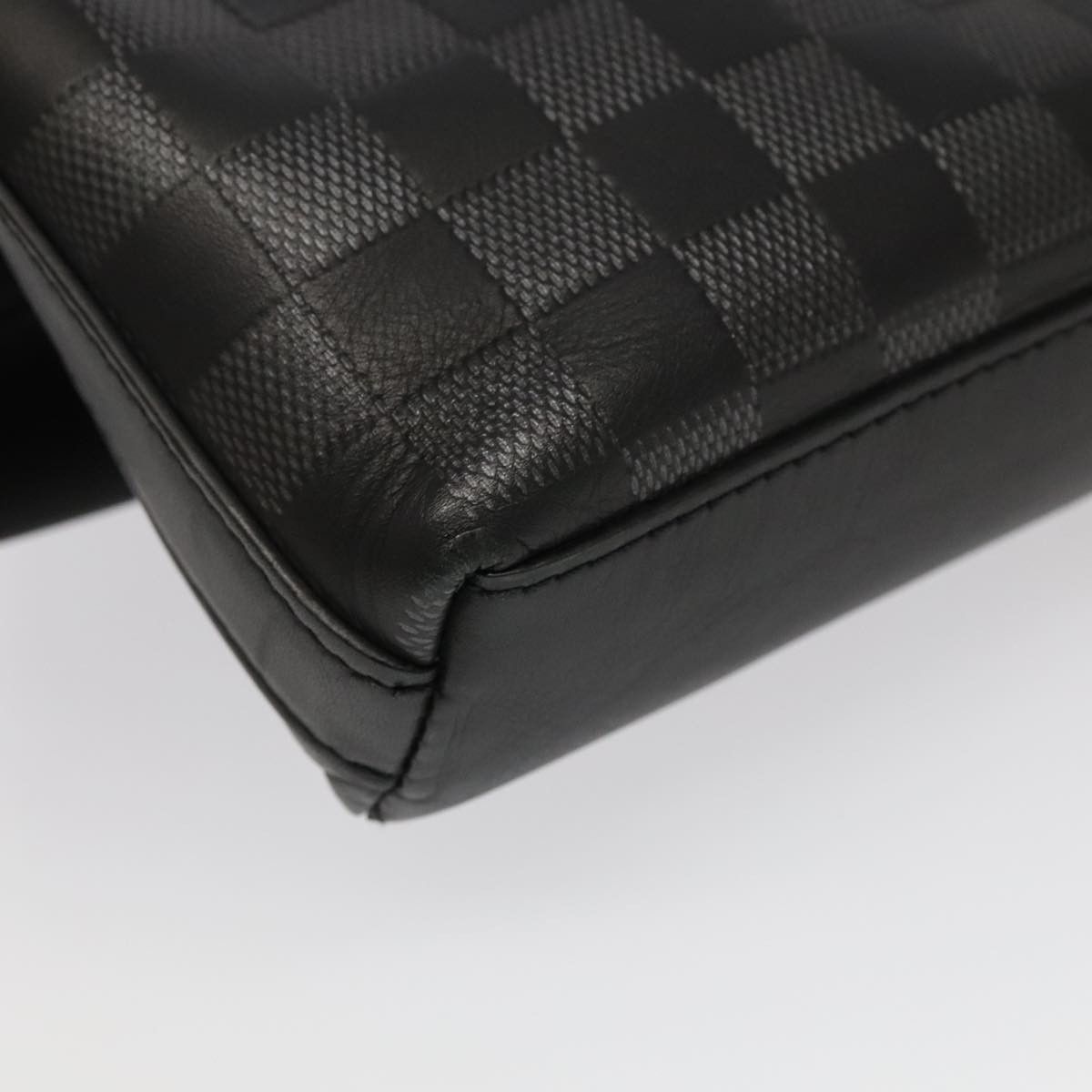 Louis Vuitton Discovery Black Leather Shoulder Bag (Pre-Owned) Size ONE SIZE - 11 Thumbnail