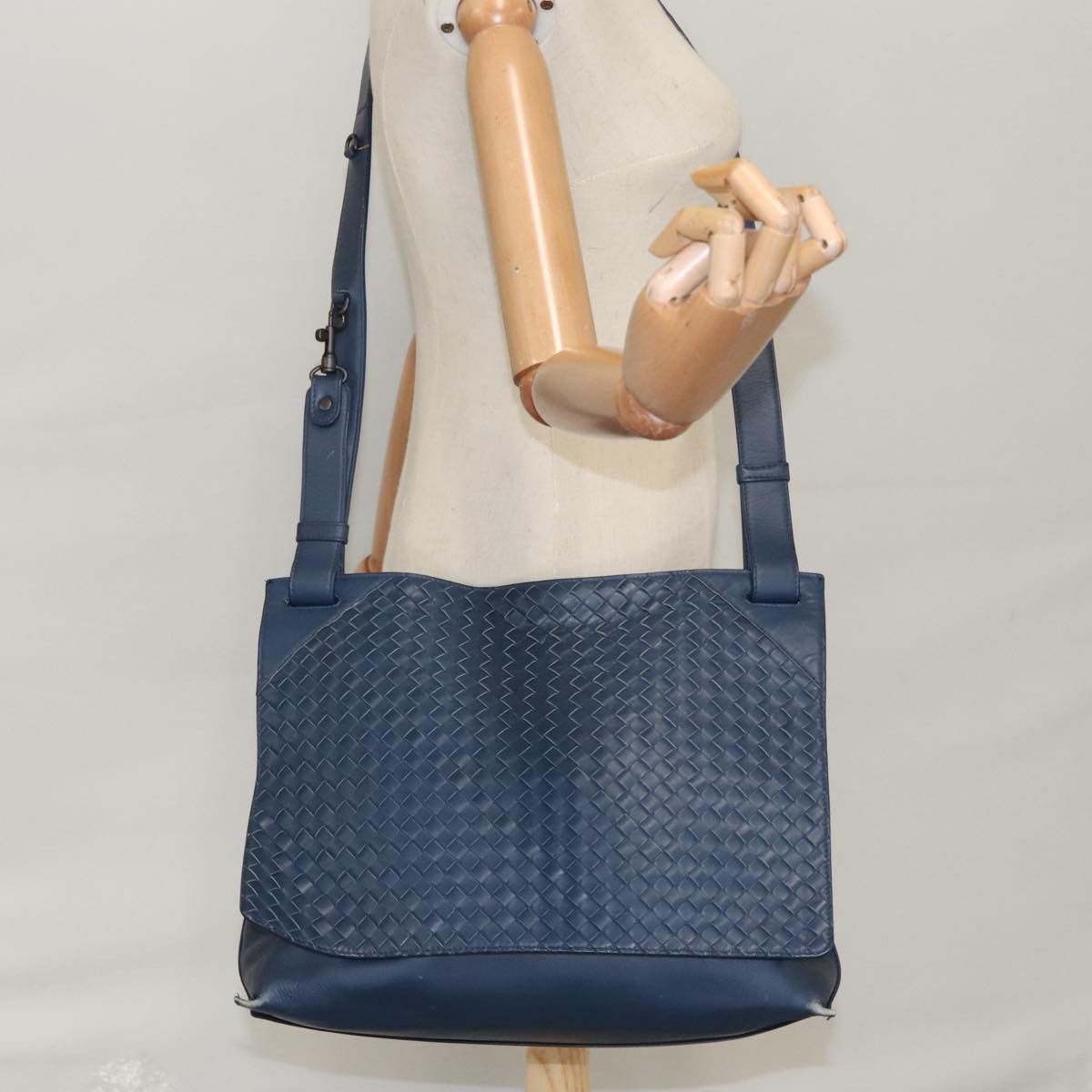Bottega Veneta Intrecciato Navy Leather Shoulder Bag (Pre-Owned) Size ONE SIZE - 10 Thumbnail