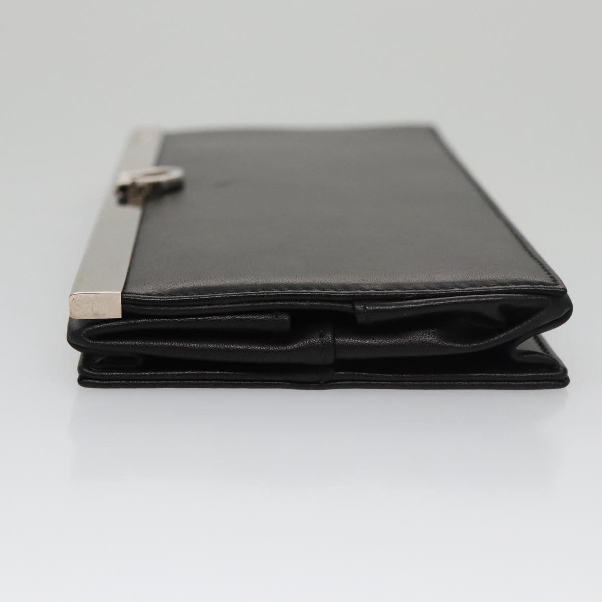 Salvatore Ferragamo Gancini Black Leather Clutch Bag (Pre-Owned) Size ONE SIZE - 4 Thumbnail
