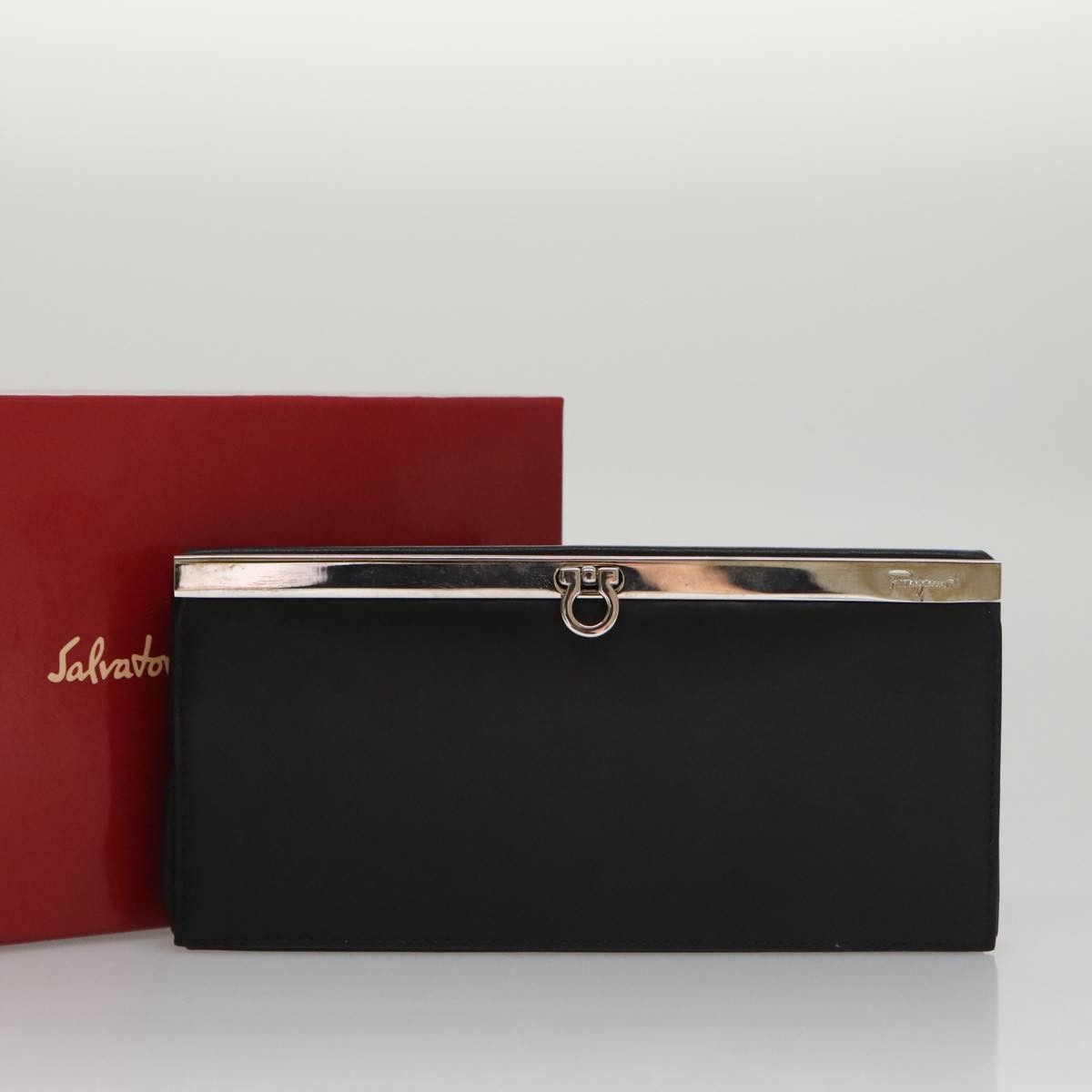 Salvatore Ferragamo Gancini Black Leather Clutch Bag (Pre-Owned) Size ONE SIZE - 20 Thumbnail