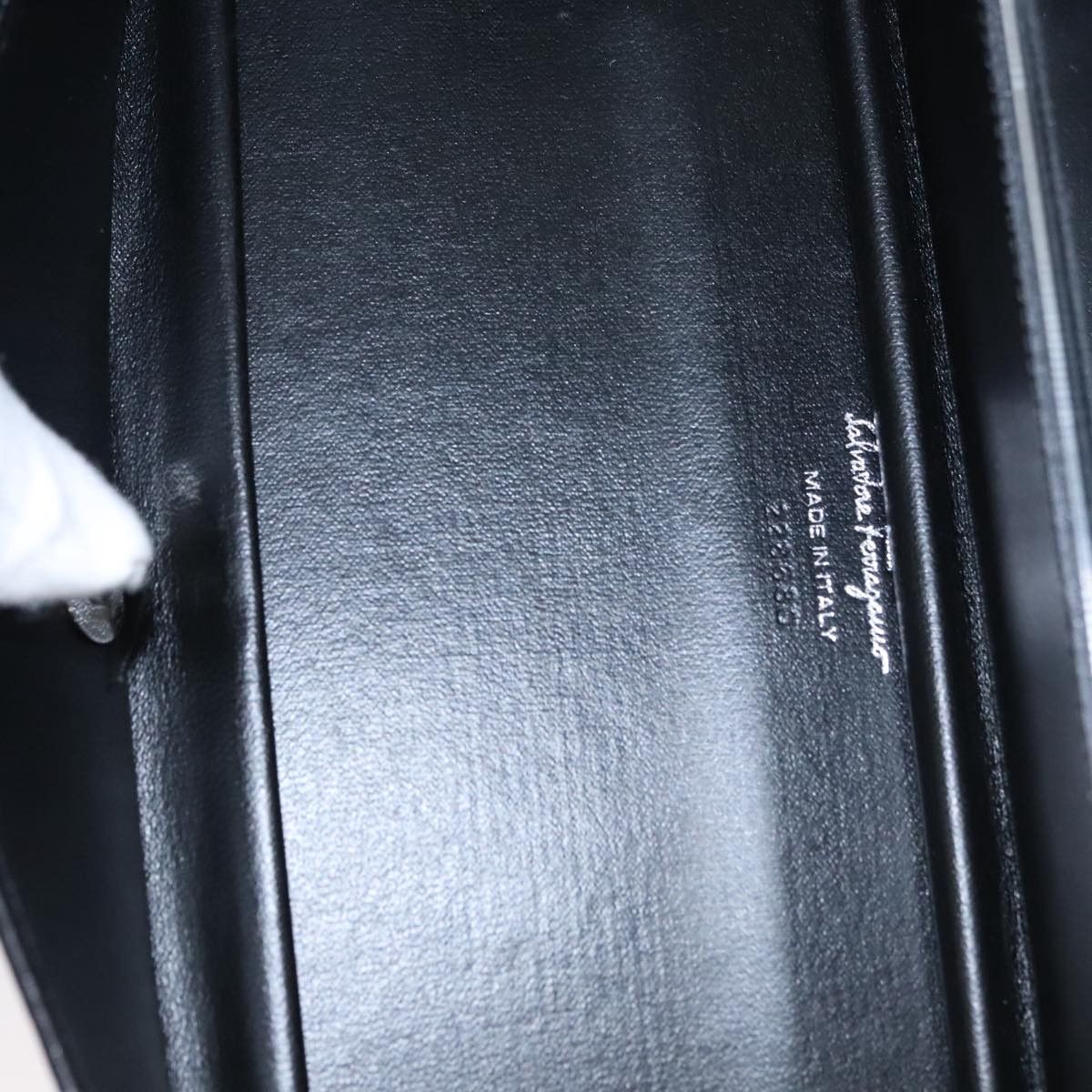 Salvatore Ferragamo Gancini Black Leather Clutch Bag (Pre-Owned) Size ONE SIZE - 16 Thumbnail