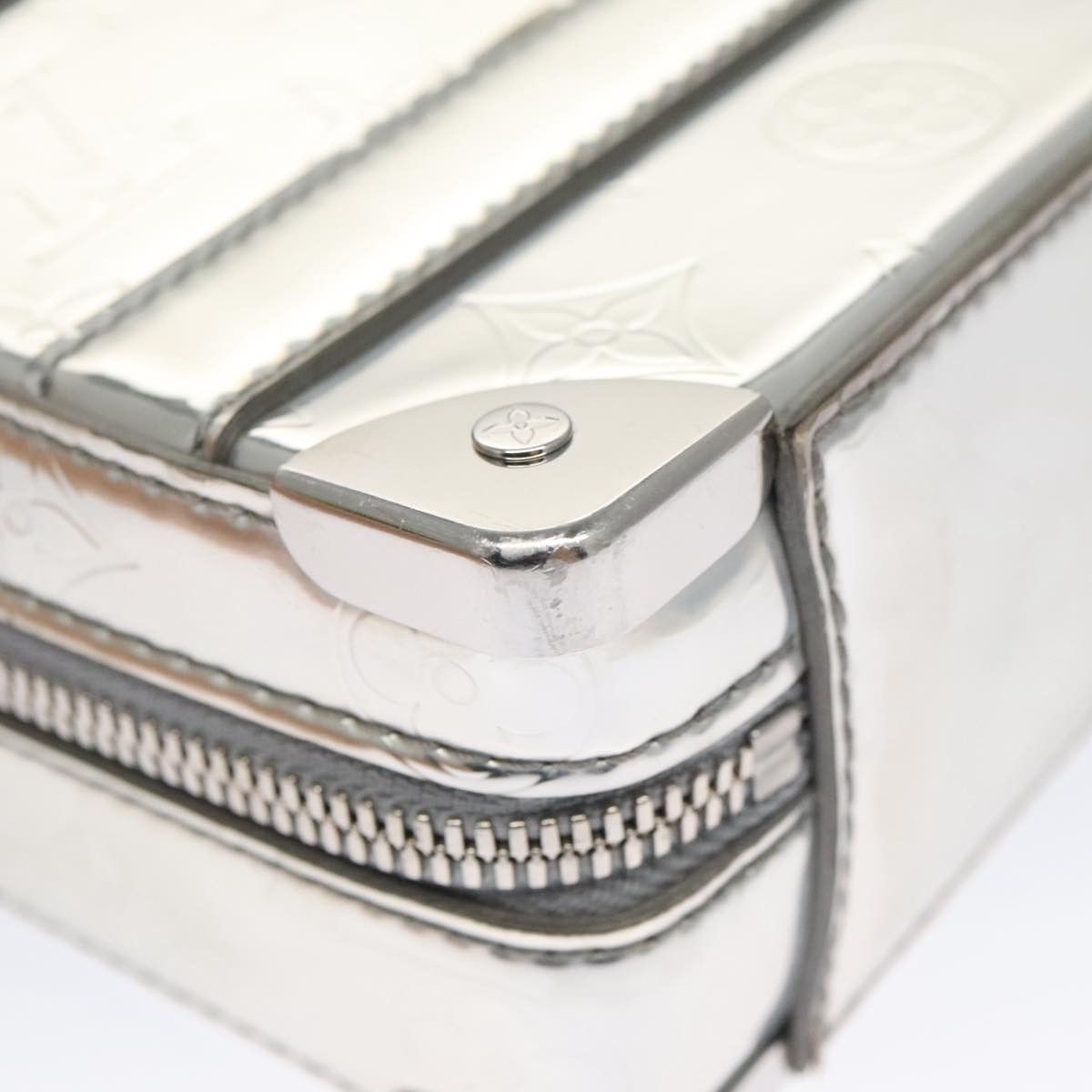 Louis Vuitton Soft Trunk Silver Patent Leather Handbag (Pre-Owned) Size ONE SIZE - 9 Thumbnail