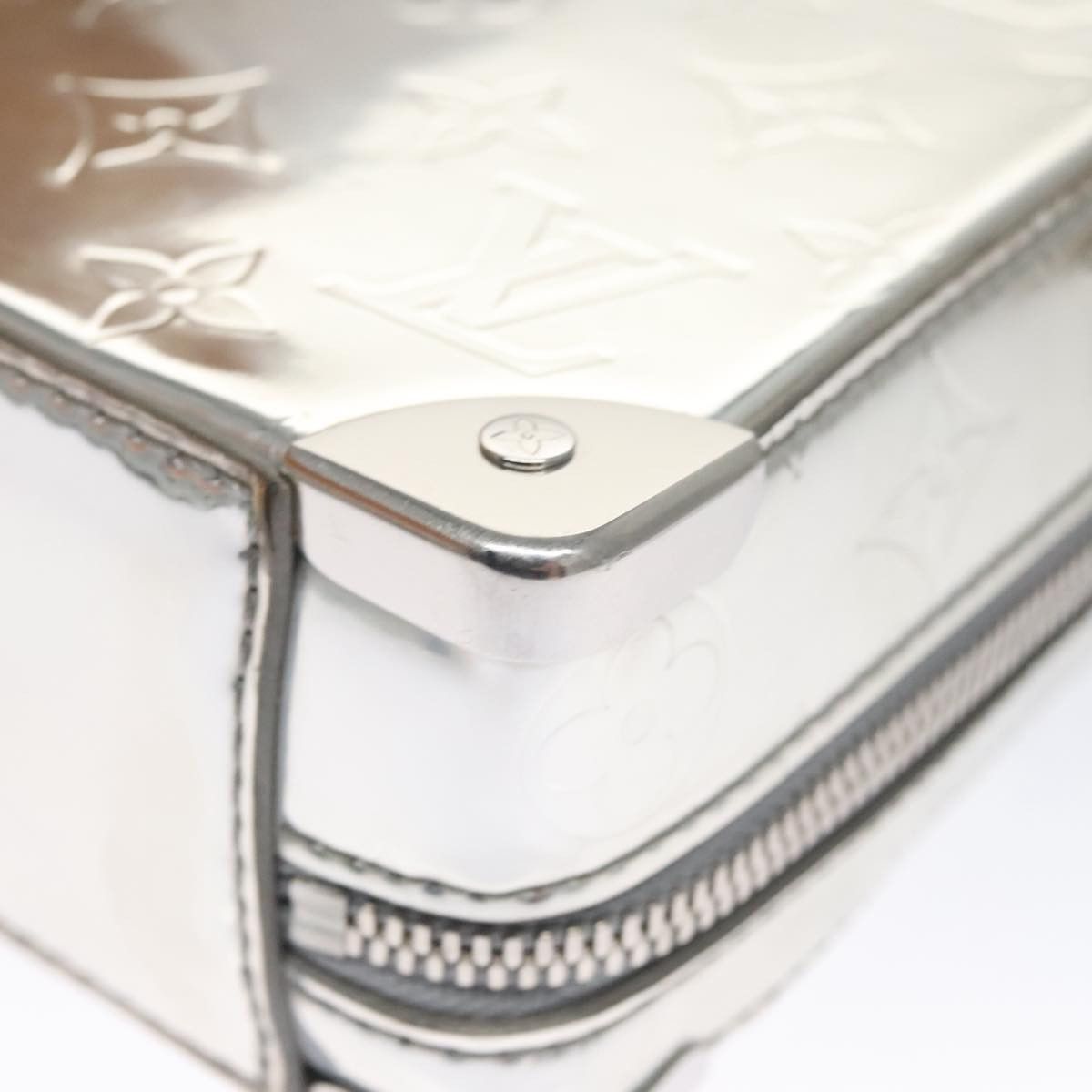 Louis Vuitton Soft Trunk Silver Patent Leather Handbag (Pre-Owned) Size ONE SIZE - 12 Thumbnail