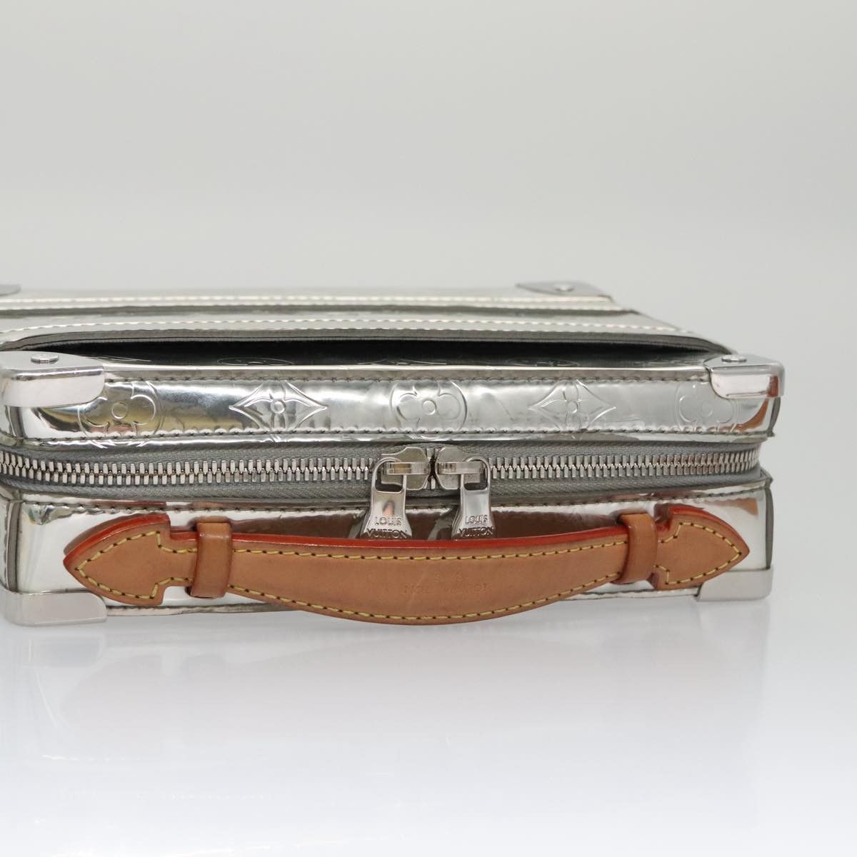 Louis Vuitton Soft Trunk Silver Patent Leather Handbag (Pre-Owned) Size ONE SIZE - 5 Thumbnail