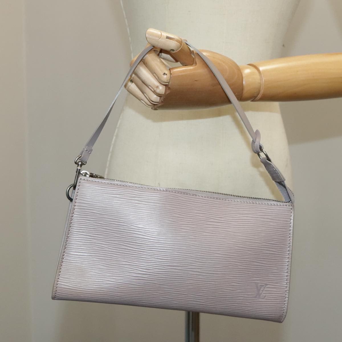 Louis Vuitton Pochette Accessoire Grey Leather Clutch Bag (Pre-Owned) Size ONE SIZE - 17 Thumbnail