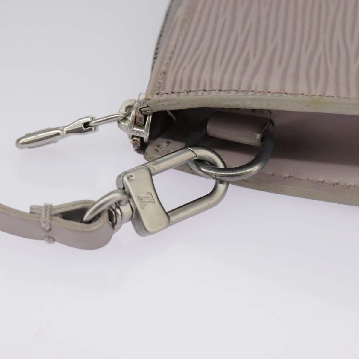 Louis Vuitton Pochette Accessoire Grey Leather Clutch Bag (Pre-Owned) Size ONE SIZE - 12 Thumbnail