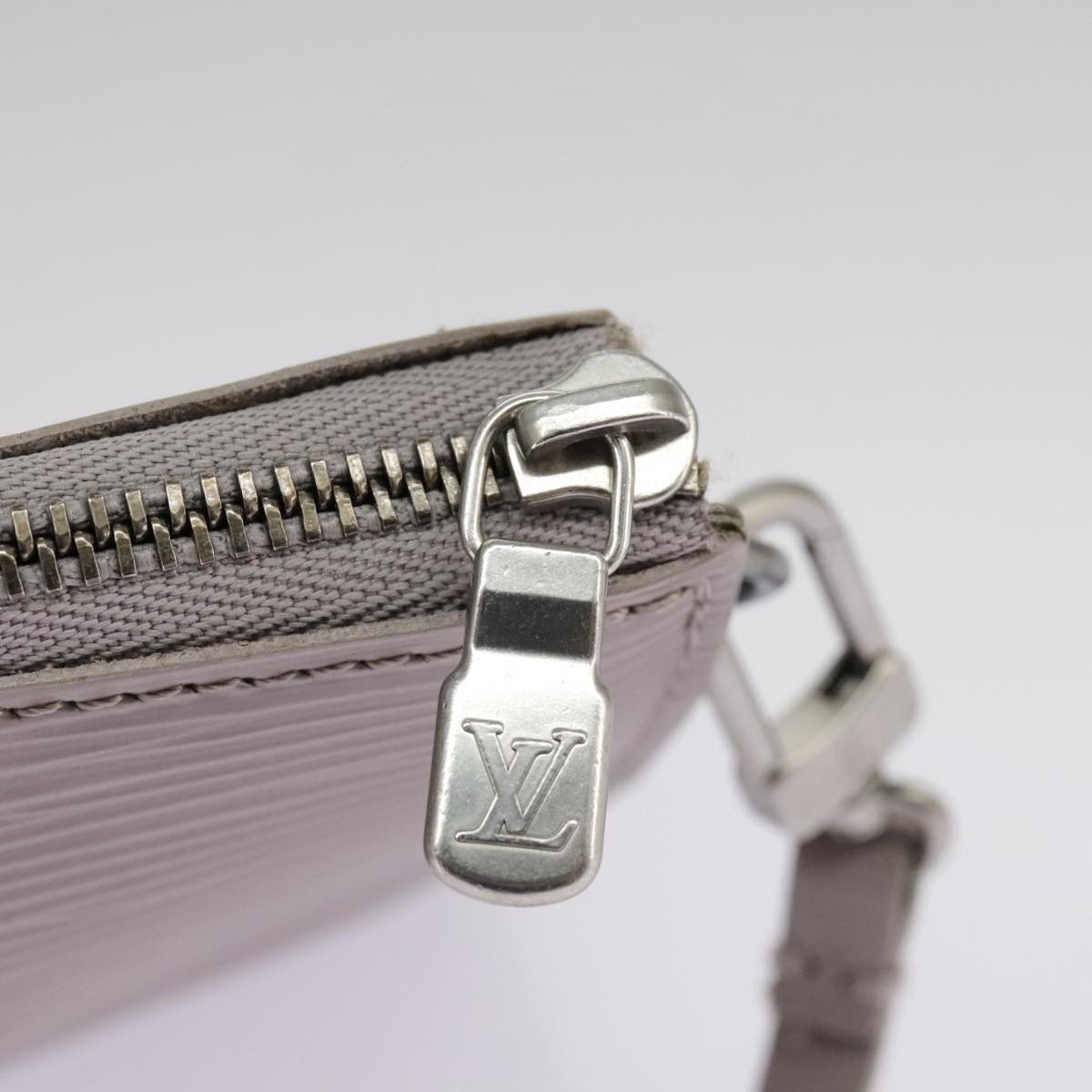 Louis Vuitton Pochette Accessoire Grey Leather Clutch Bag (Pre-Owned) Size ONE SIZE - 13 Thumbnail