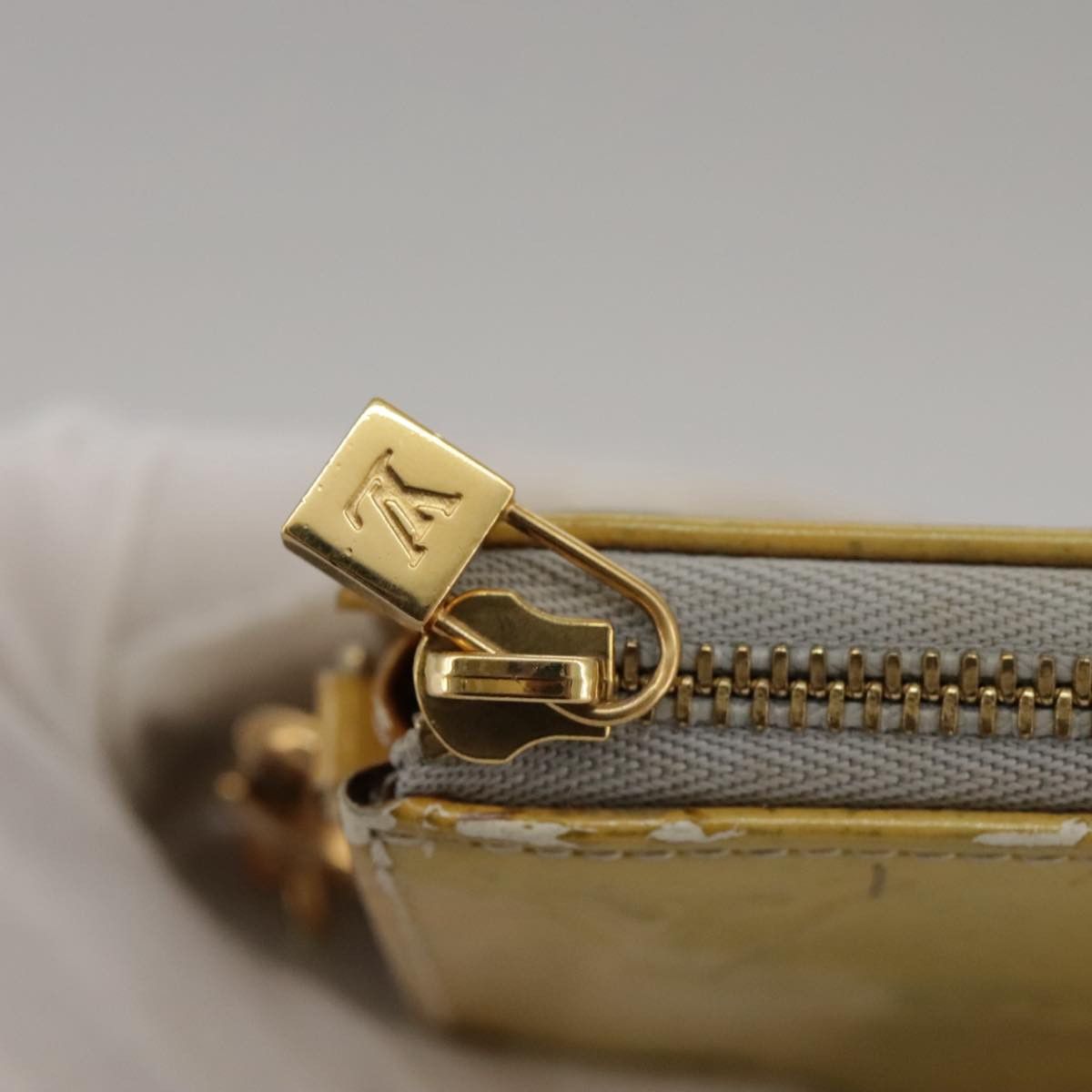 Louis Vuitton Lexington Yellow Patent Leather Clutch Bag (Pre-Owned) Size ONE SIZE - 14 Thumbnail