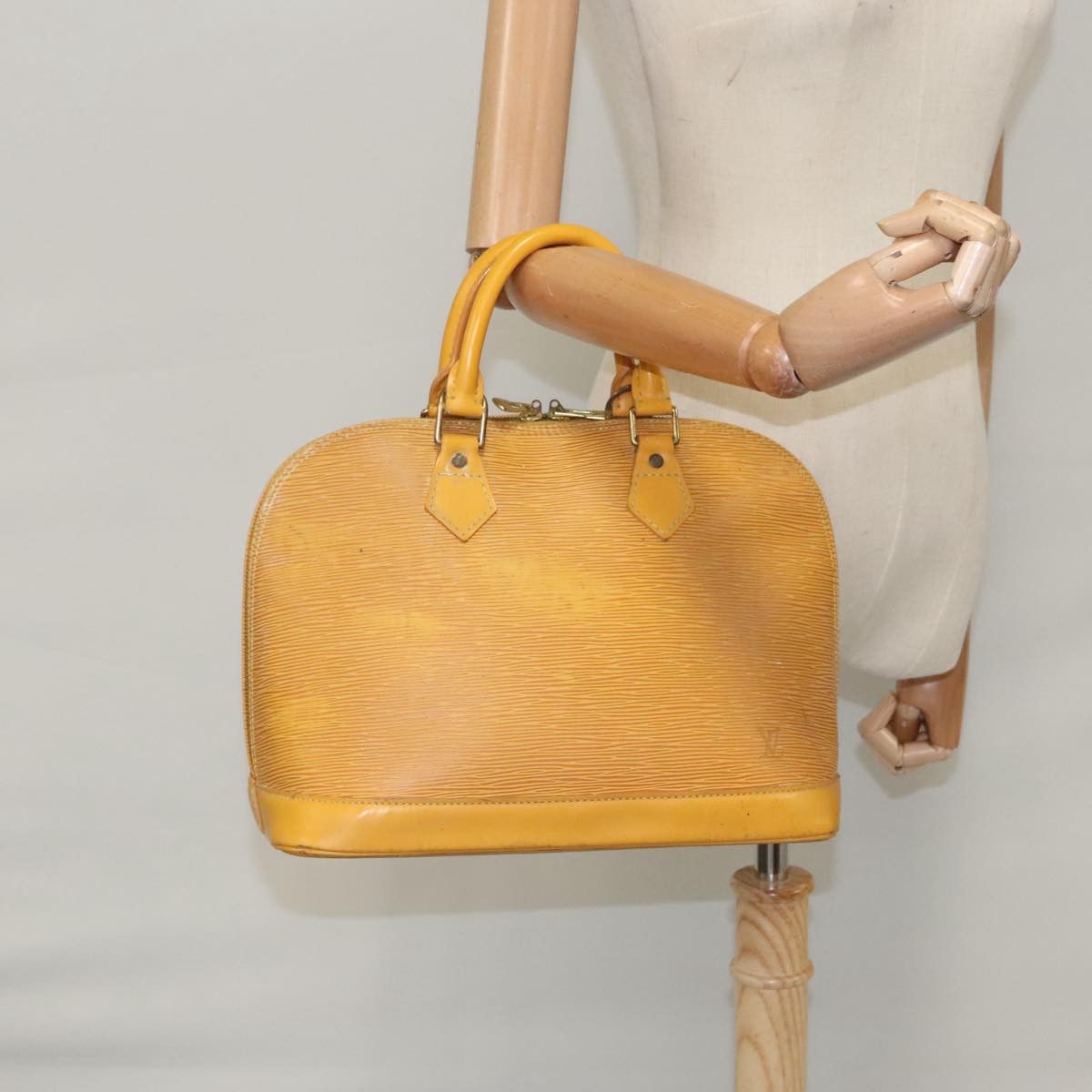 Louis Vuitton Alma Yellow Leather Handbag (Pre-Owned) Size ONE SIZE - 20 Thumbnail