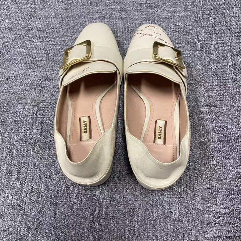 Bally Bally's latest white signable heel-down slippers, style 5900 Size US 5 / EU 37 - 3 Thumbnail