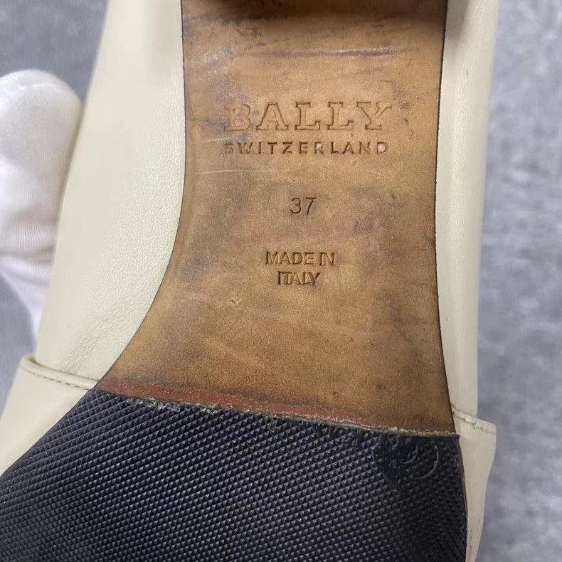 Bally Bally's latest white signable heel-down slippers, style 5900 Size US 5 / EU 37 - 5 Thumbnail